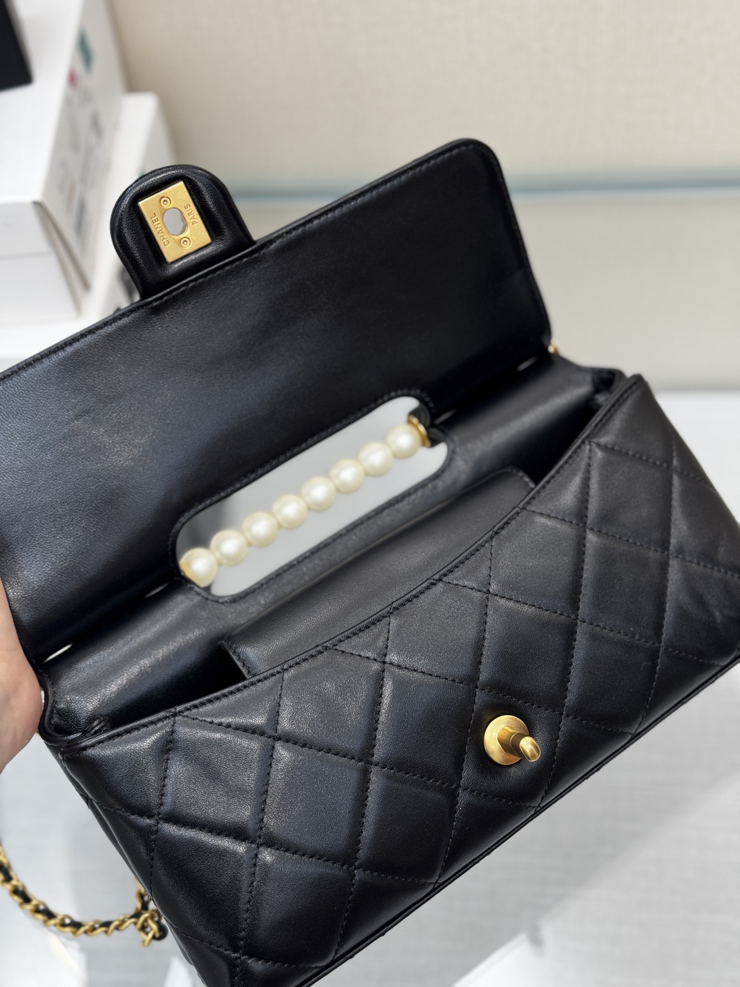 Pearl Handle Flap Bag - Mocuir