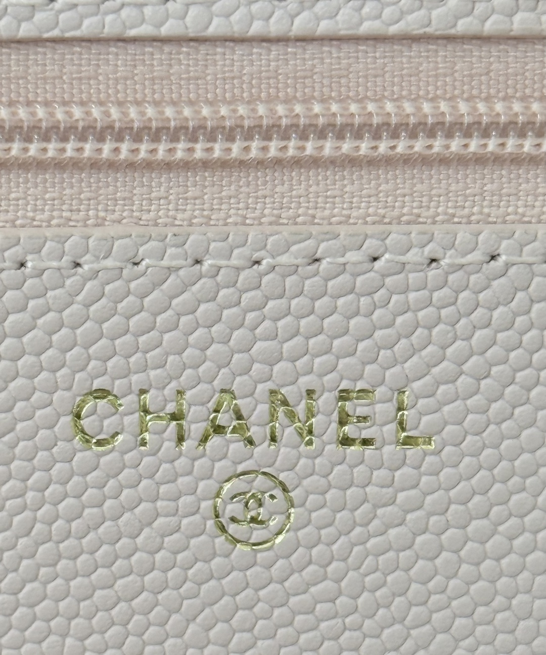 Wallet on Chain with Top Handle (AP3984) in Light Pink Caviar Leather with Gold-Tone Hardware, 25C Cruise Collection - Mocuir