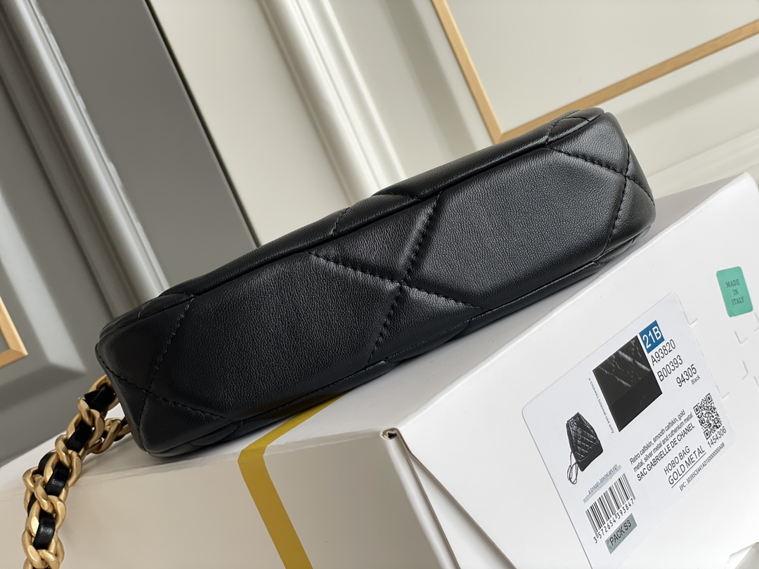 23K Hobo Bag in Black Quilted Lambskin with Aged Gold-Tone Hardware (Model AS4422) - Mocuir