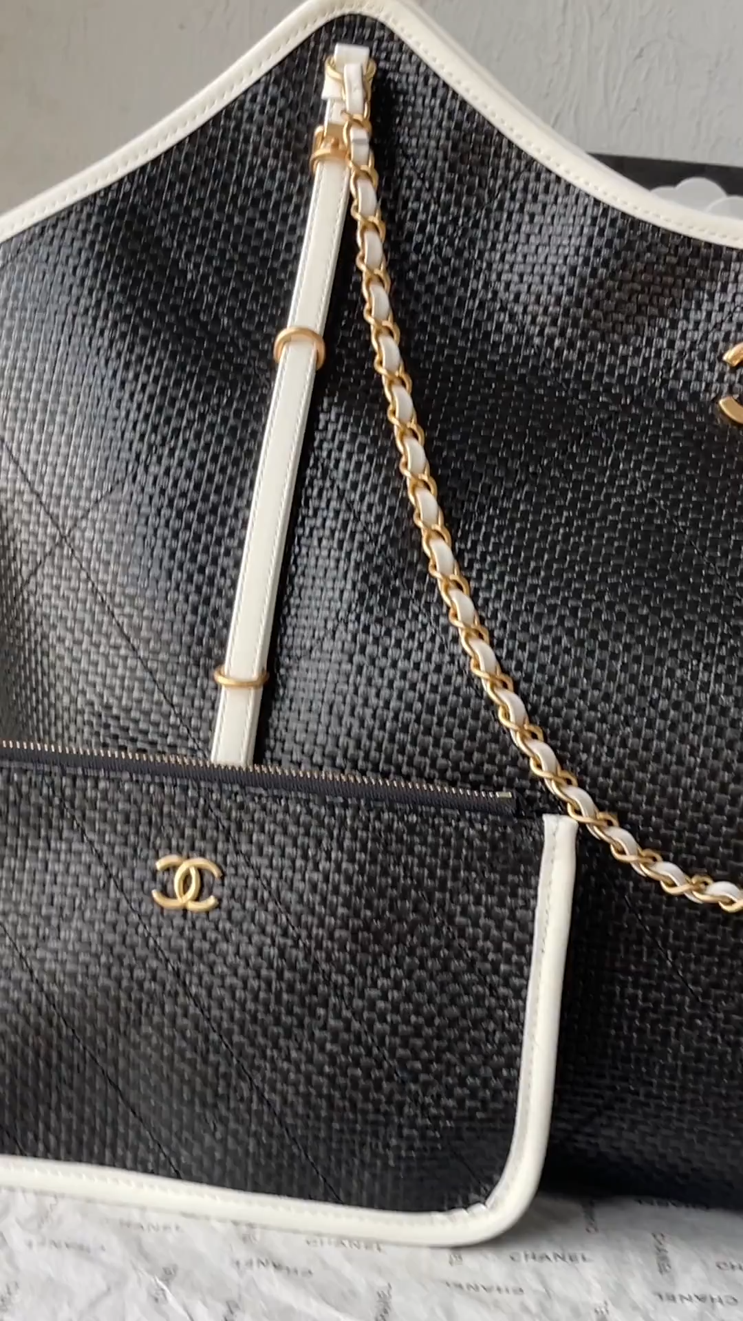 25C Woven Straw Large Tote Handbag with White Calfskin Trim and Gold-Tone Hardware - Mocuir