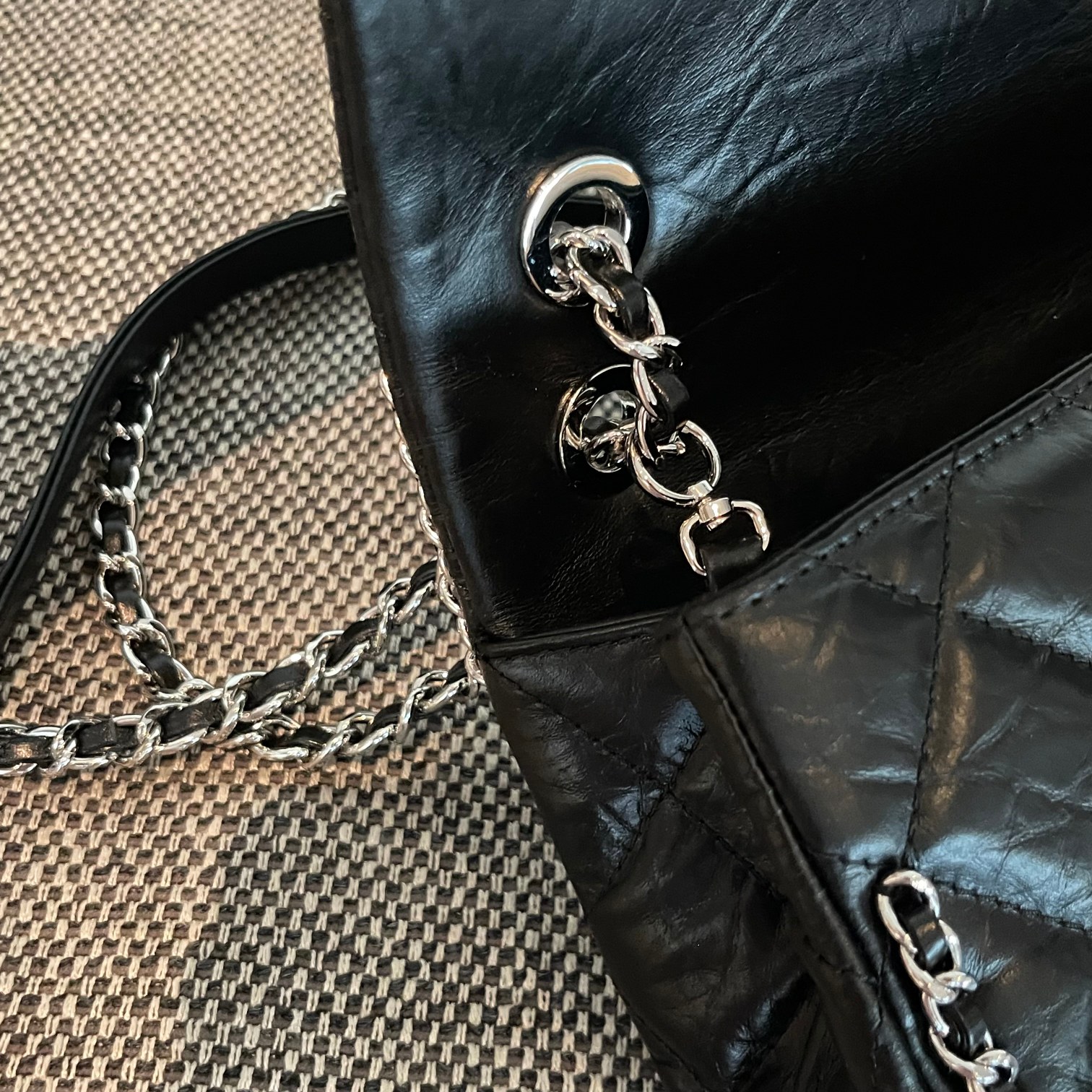 Black Quilted Glazed Calfskin Flap Handbag with Silver-Tone Chain Trim and Turnlock Hardware - Mocuir