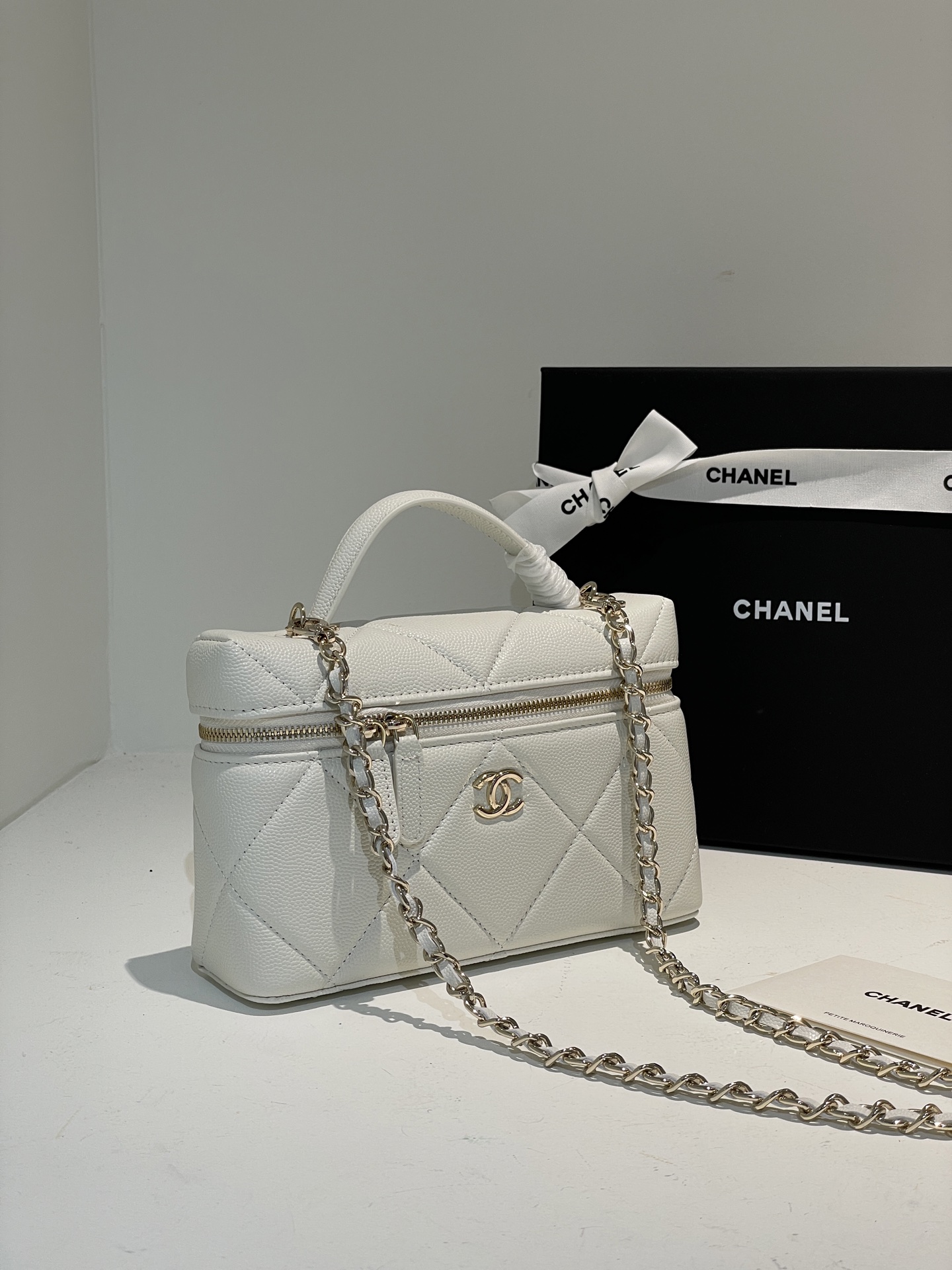 White Quilted Caviar Calfskin Vanity Case with Top Handle and Gold-Tone Chain Strap - Mocuir