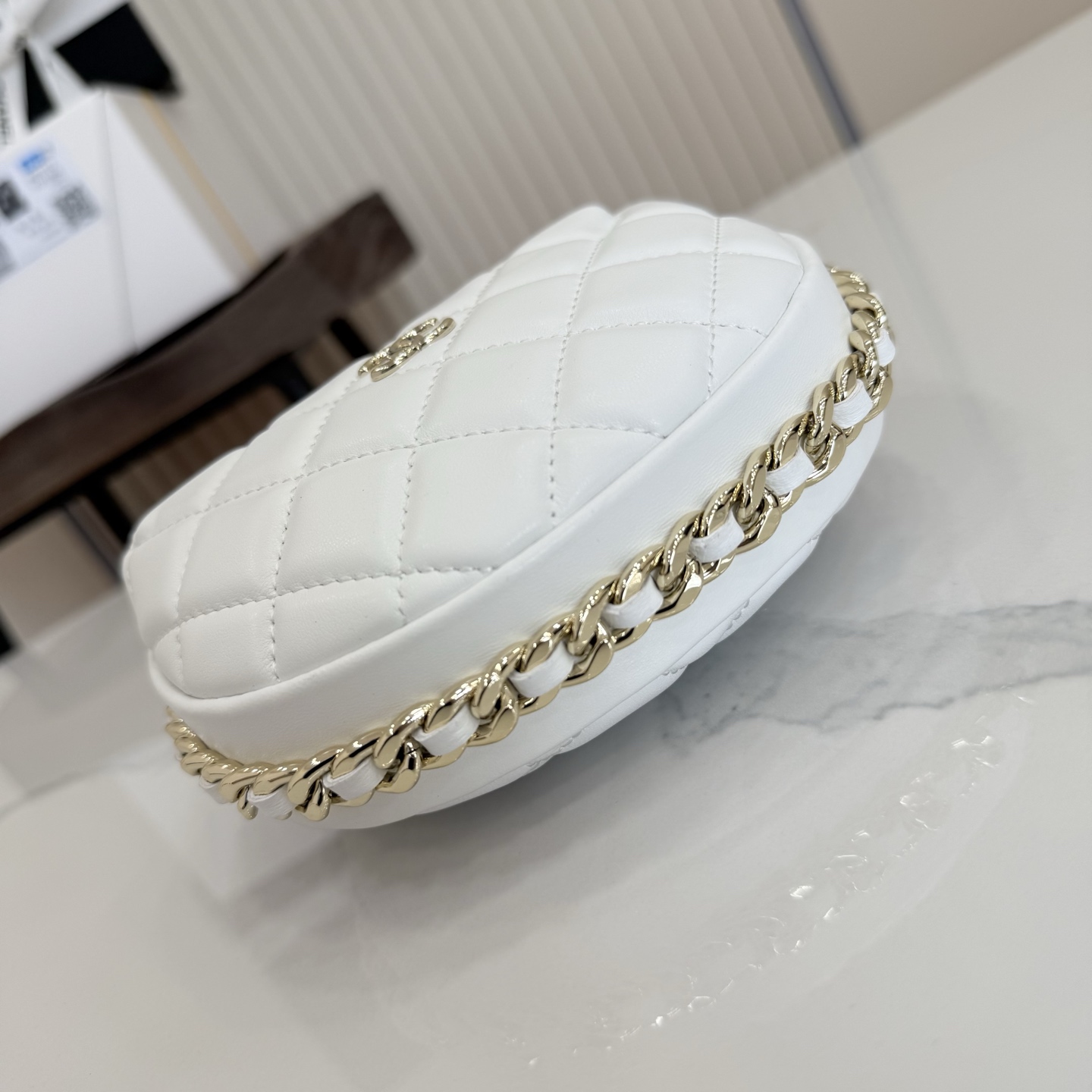 23C Hula Hoop Pouch Quilted Lambskin Bag in White (Gold Hardware) - Mocuir