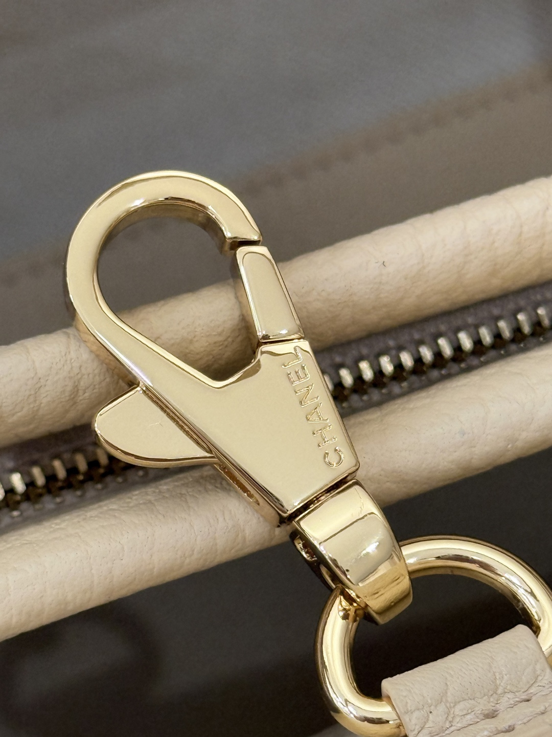 26P Cruise Preppy Coco Bowling Bag in Beige Caviar Leather with Gold-Tone Hardware - Mocuir