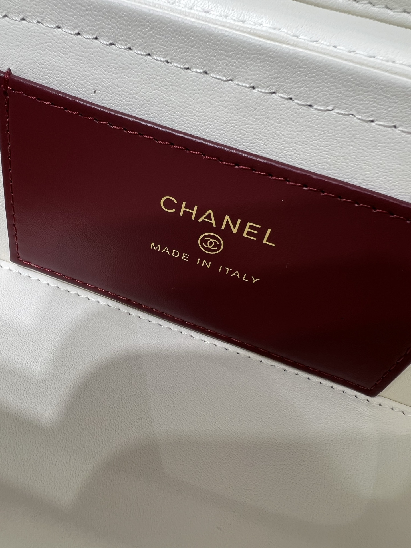 26P Preppy Coco White Quilted Caviar Leather Long Vanity Handbag with Gold-Tone Hardware - Mocuir