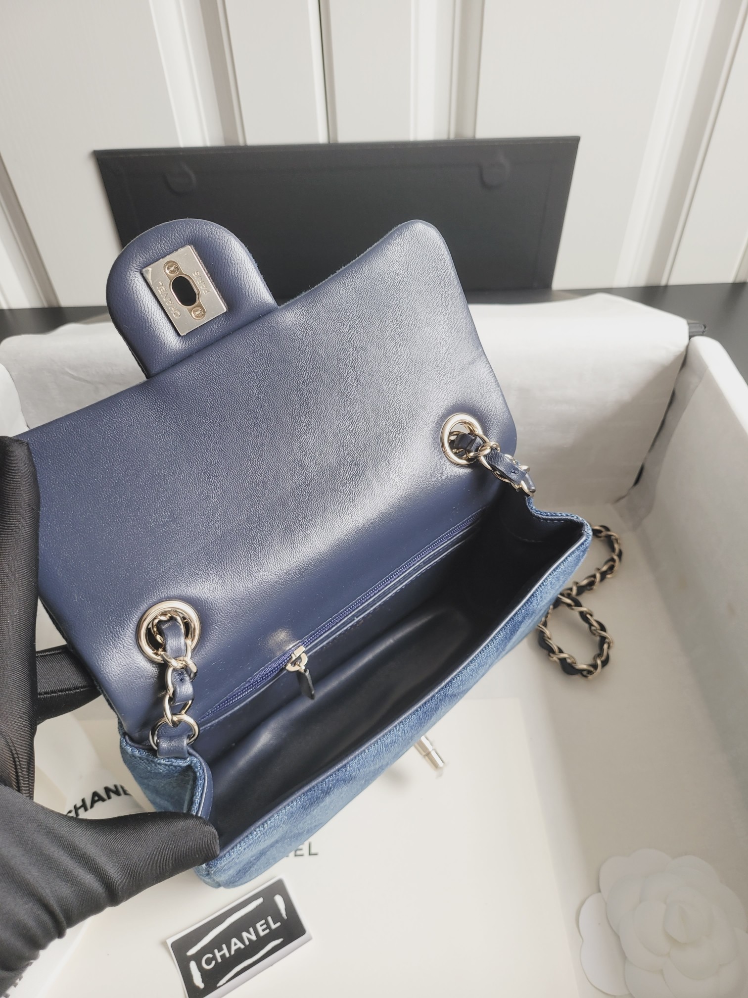 Classic Flap Mini (Large Mini) - Mocuir