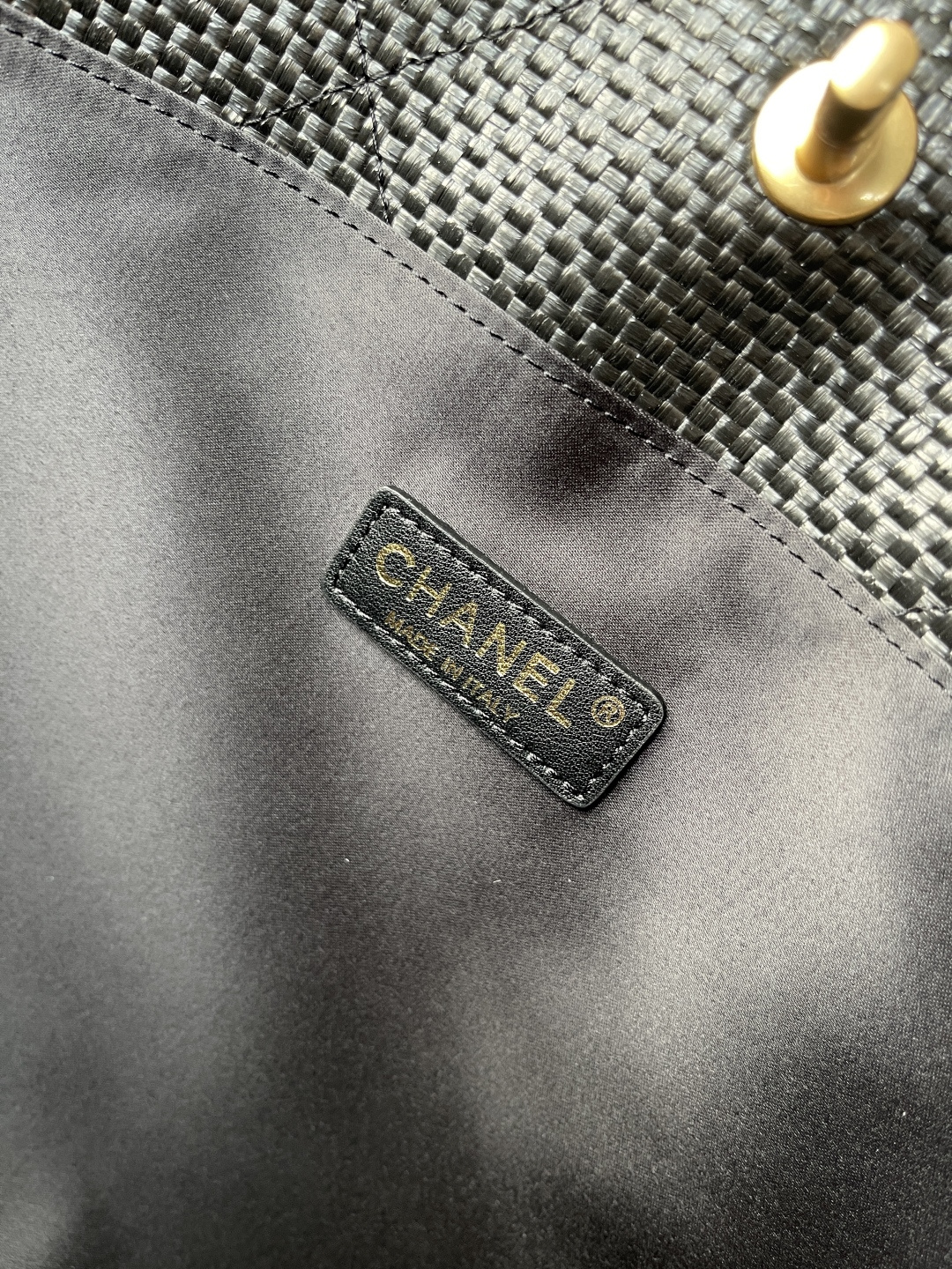 25C Woven Straw Large Tote Handbag with White Calfskin Trim and Gold-Tone Hardware - Mocuir