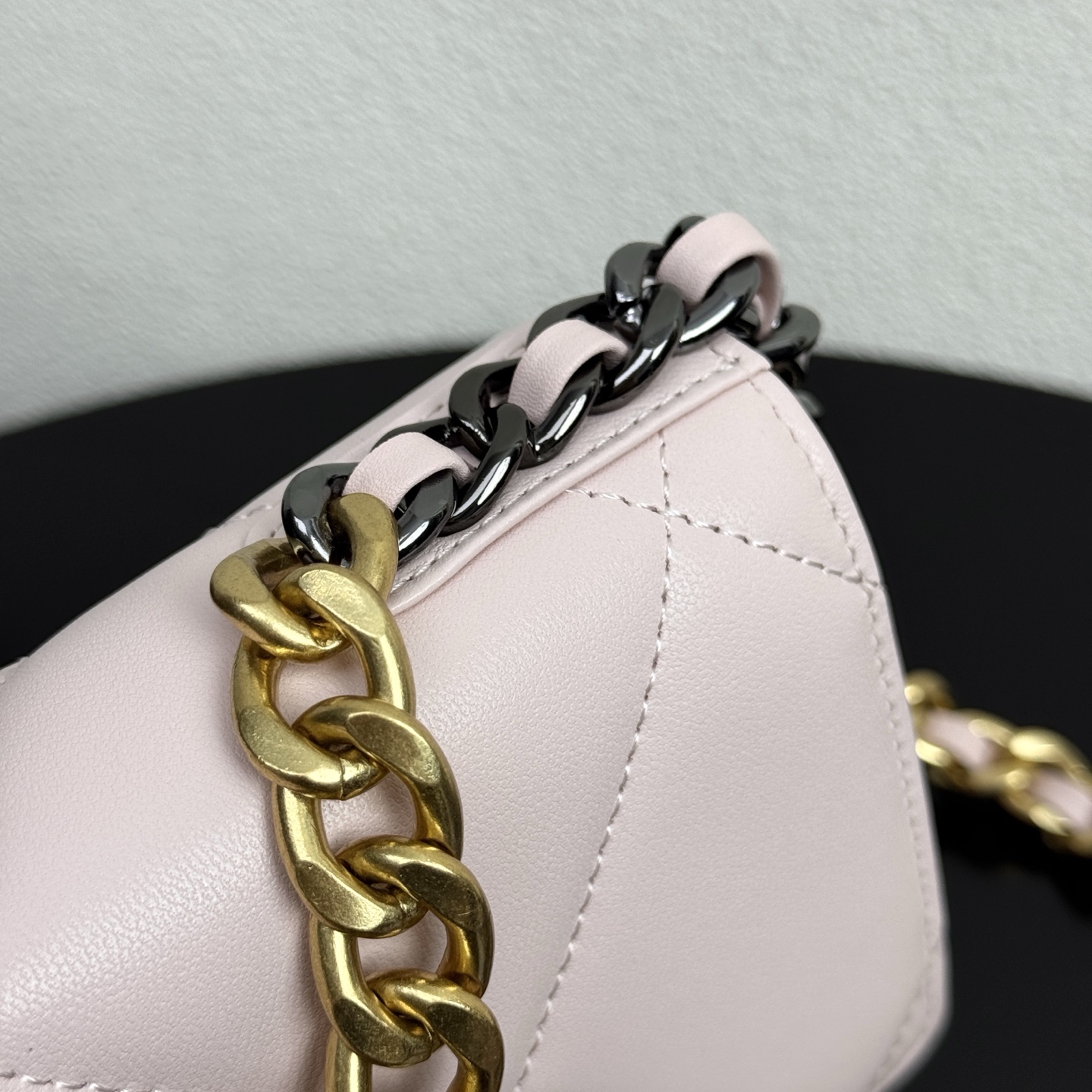 19 WOC Quilted Lambskin Shoulder Bag in Light Pink (Tri-Tone Hardware) - Mocuir
