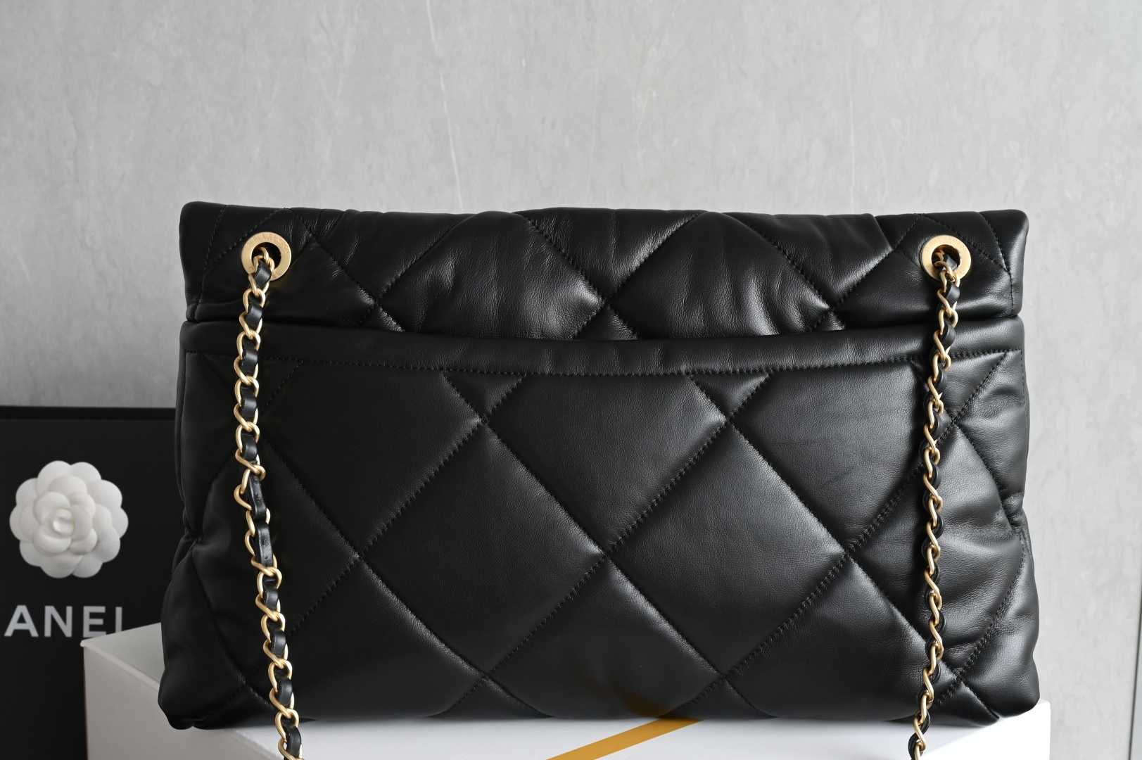 25K Hobo Shopping Bag in Black Quilted Shiny Lambskin with Gold-Tone Hardware - Mocuir