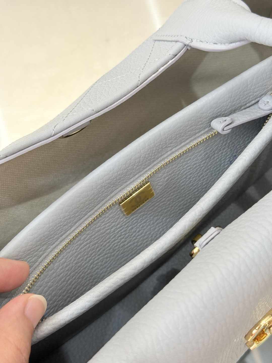 26P Cruise Preppy Coco Bowling Bag in Light Grey Caviar Leather with Gold-Tone Hardware - Mocuir