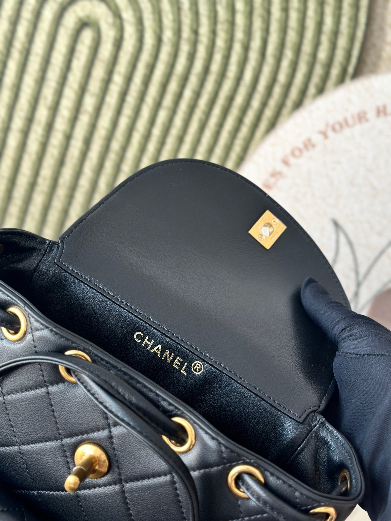 Classic Quilted Lambskin Drawstring Backpack in Black (Gold Hardware) - Mocuir