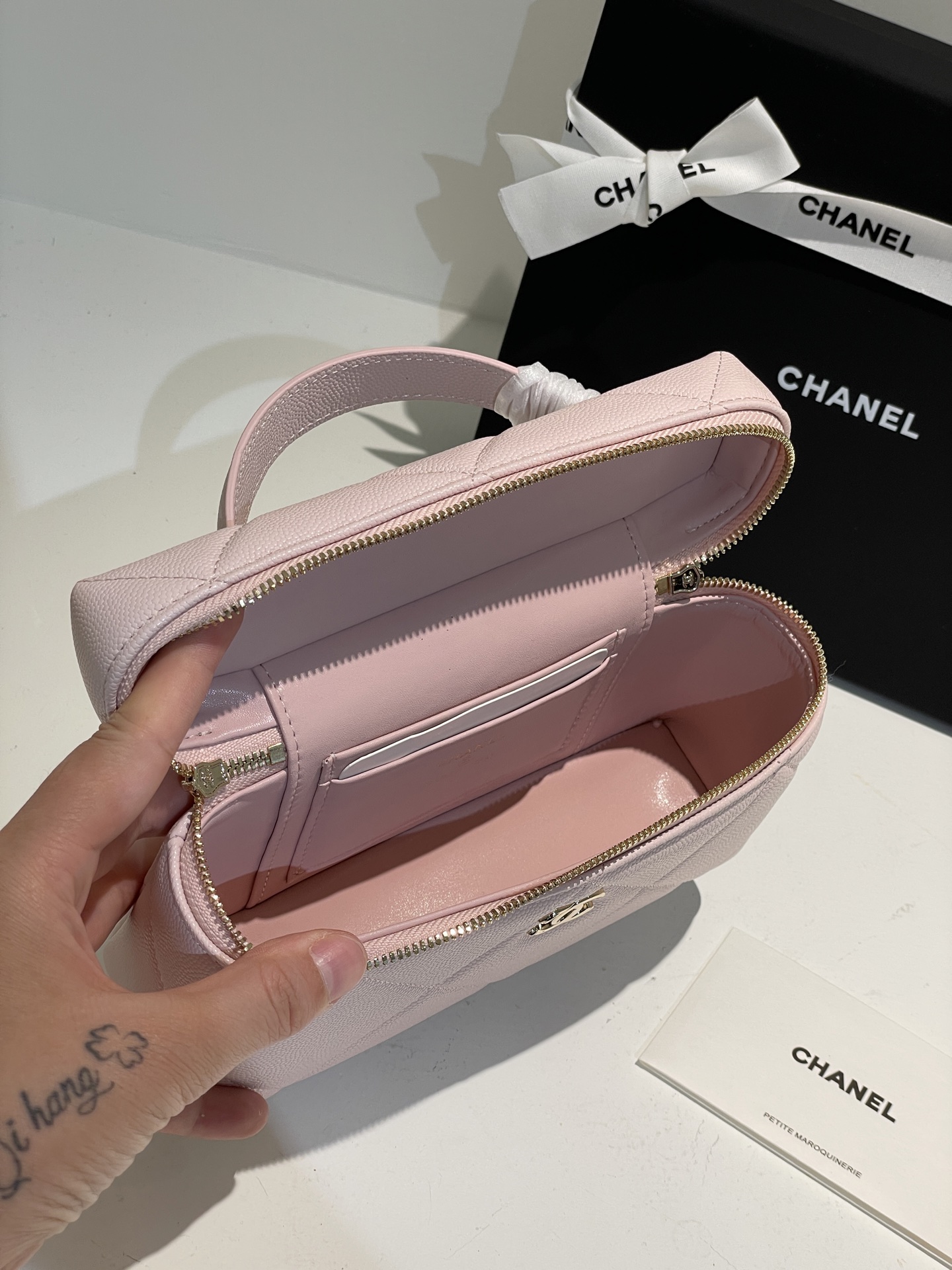 Light Pink Quilted Caviar Calfskin Vanity Case with Top Handle and Gold-Tone Chain Strap - Mocuir