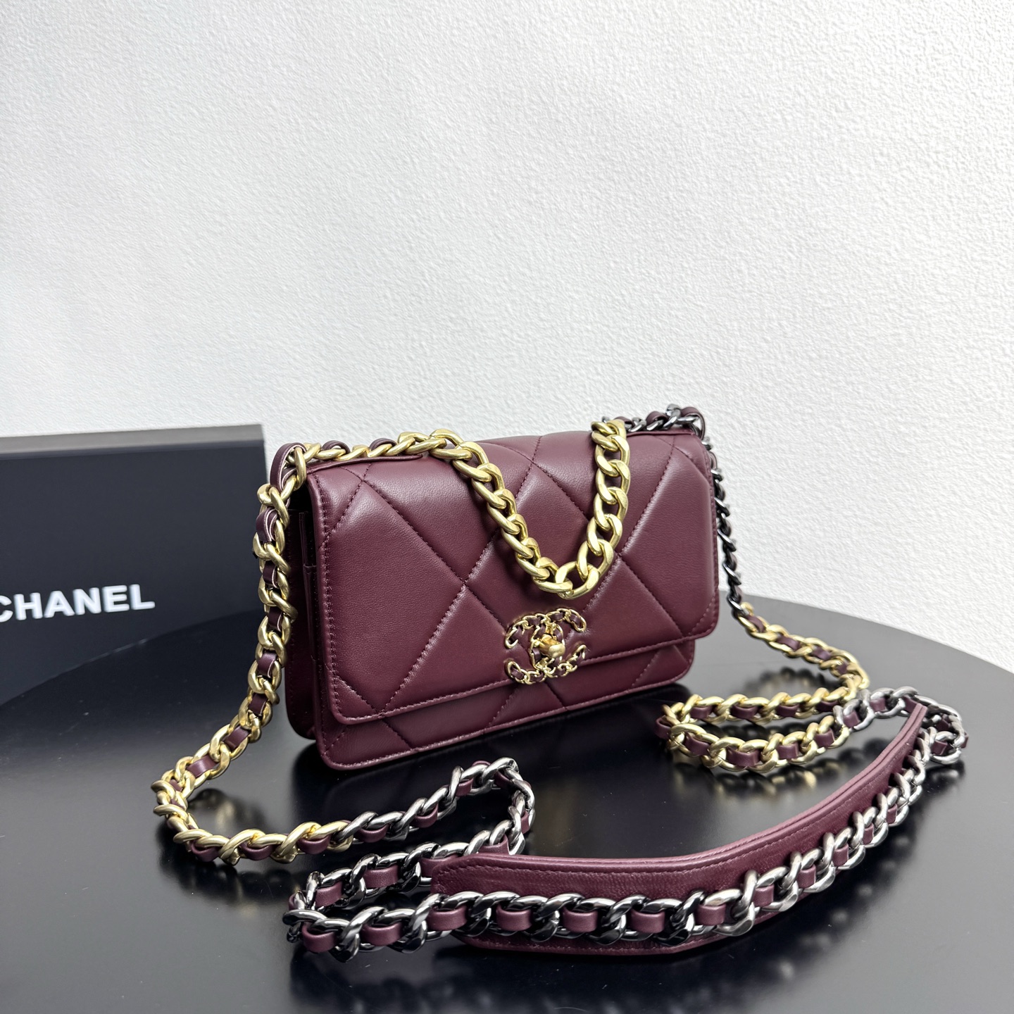 19 WOC Quilted Lambskin Shoulder Bag in Burgundy (Tri-Tone Hardware) - Mocuir