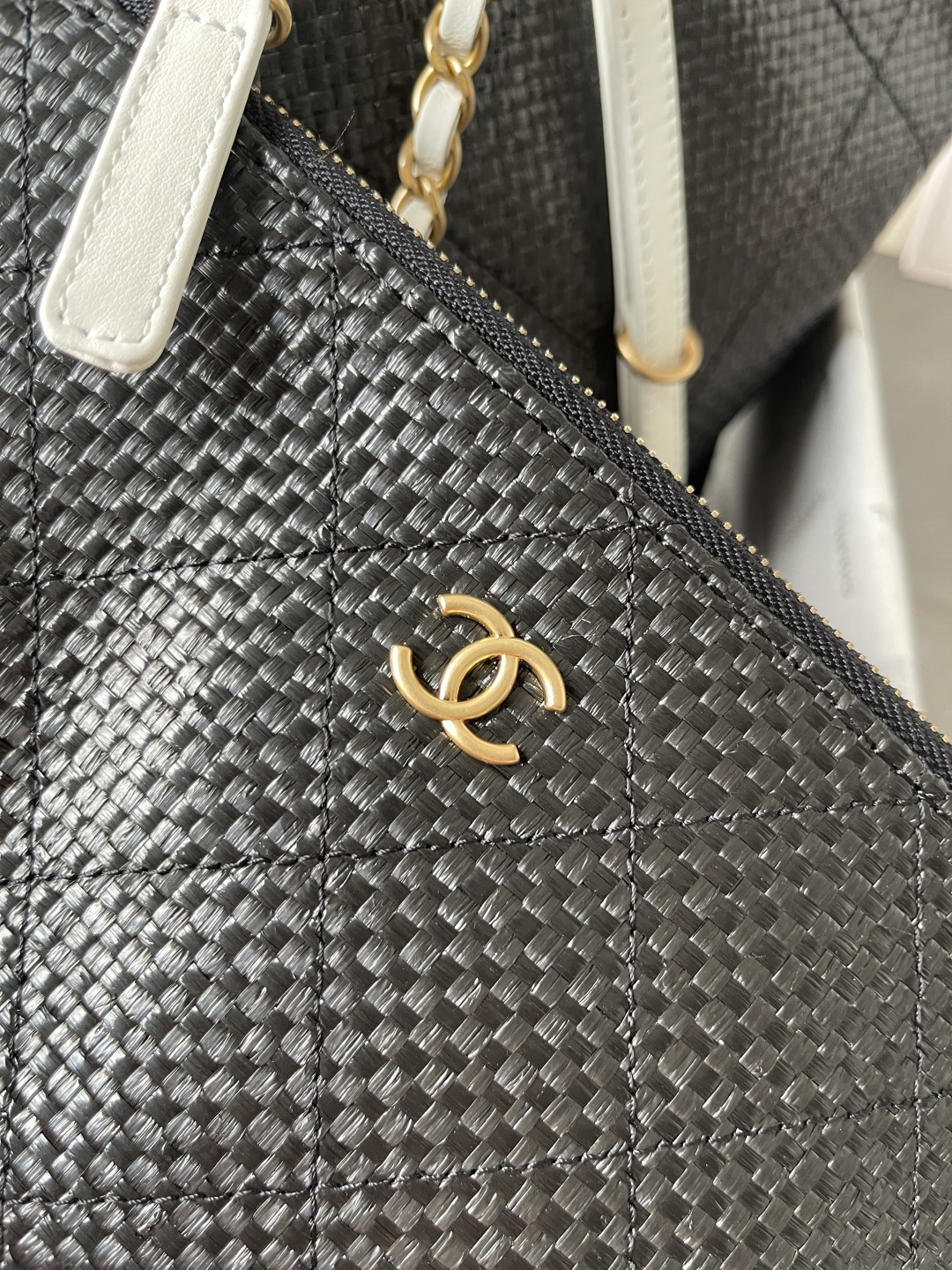 25C Woven Straw Large Tote Handbag with White Calfskin Trim and Gold-Tone Hardware - Mocuir