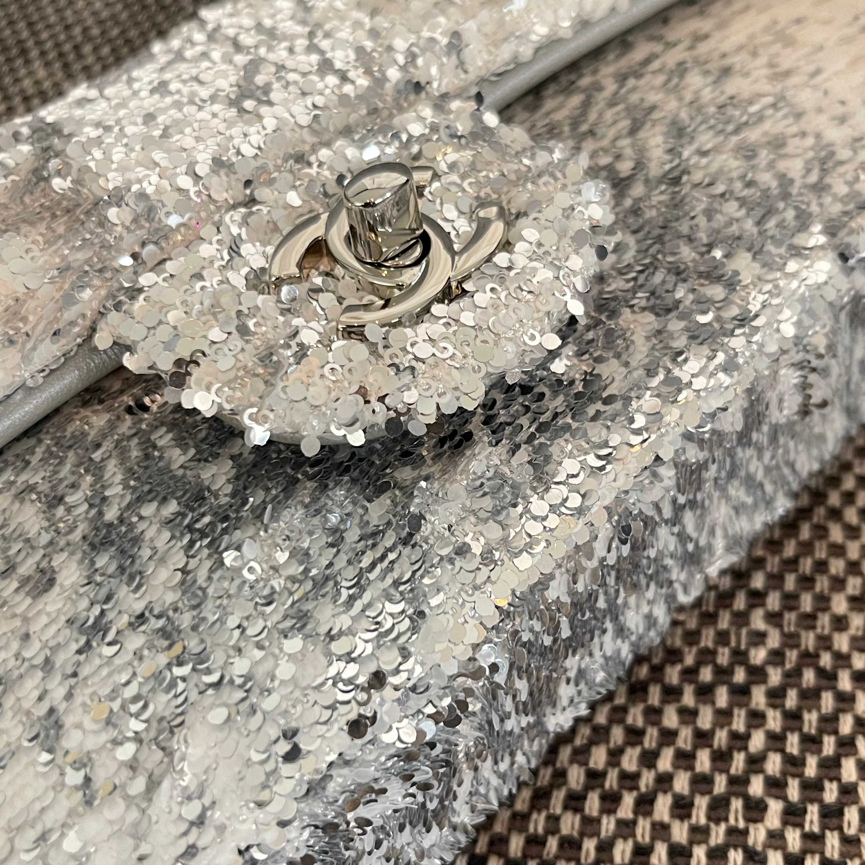 Classic Wallet on Chain Sequin - Mocuir