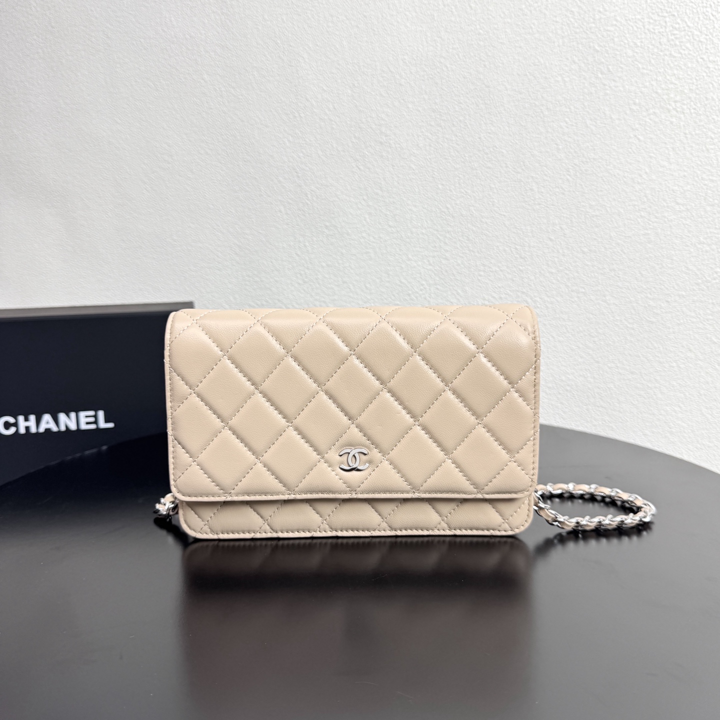 Classic Wallet on Chain（Beige） - Mocuir