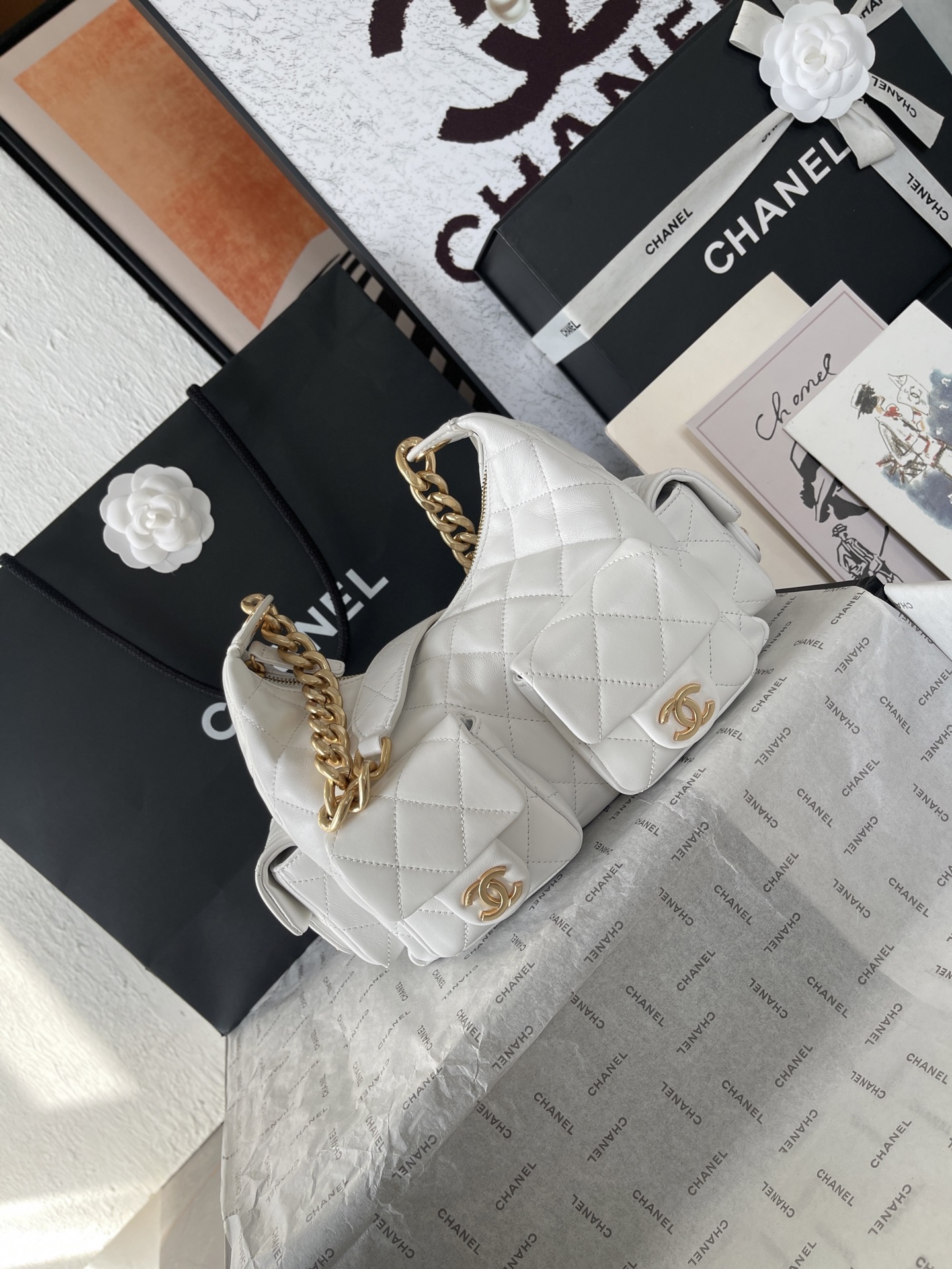 25C Multi-Pocket Hobo Bag in White Quilted Lambskin with Gold-Tone Hardware - Mocuir