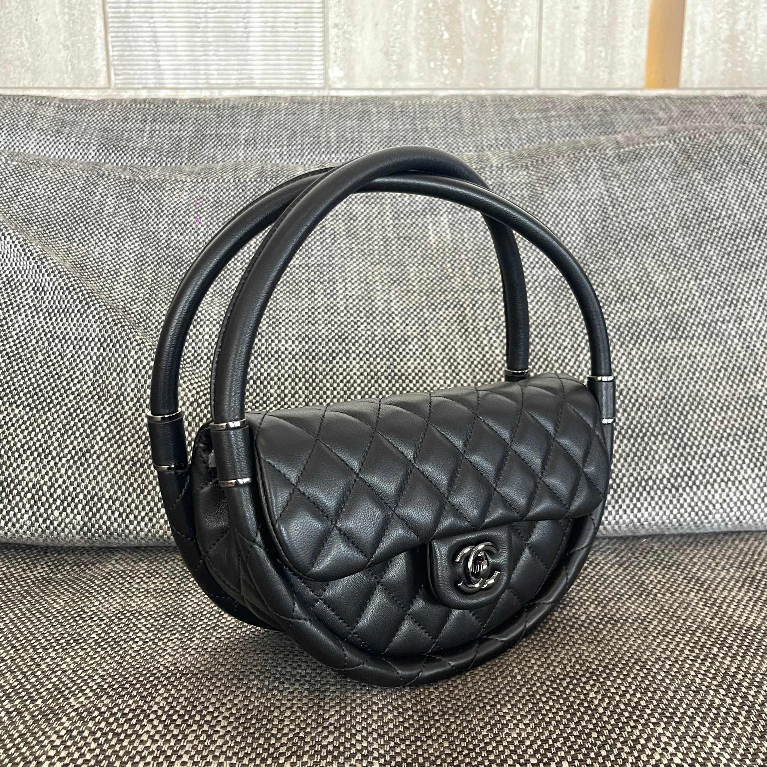 Vintage Black Quilted Lambskin Hula Hoop Flap Bag with Silver-Tone CC Turn-Lock - Mocuir