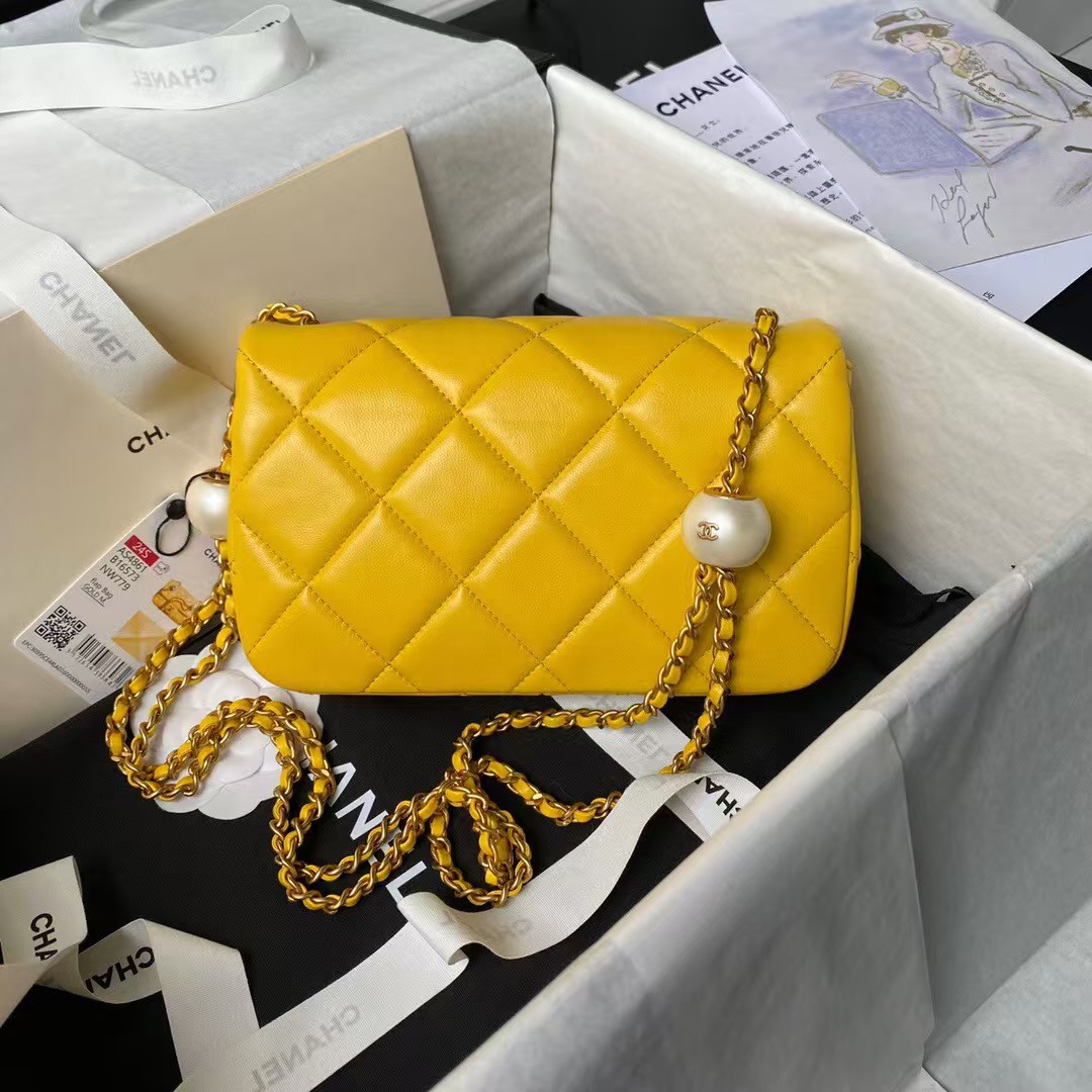 AS4861 Small Flap Bag Pearl Lambskin Faux Pearl & Gold Metal Yellow