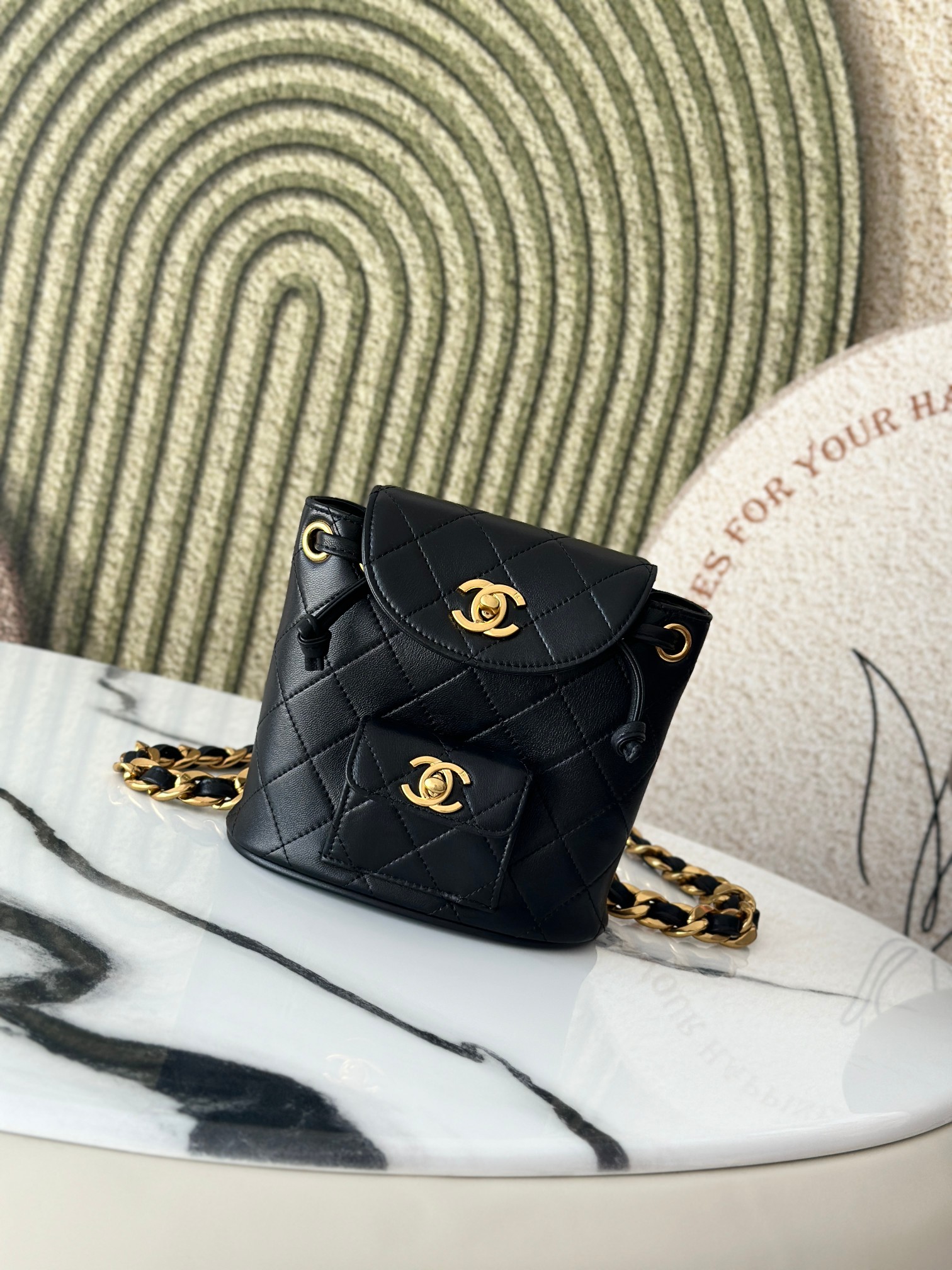 Classic Quilted Lambskin Drawstring Backpack in Black (Gold Hardware) - Mocuir