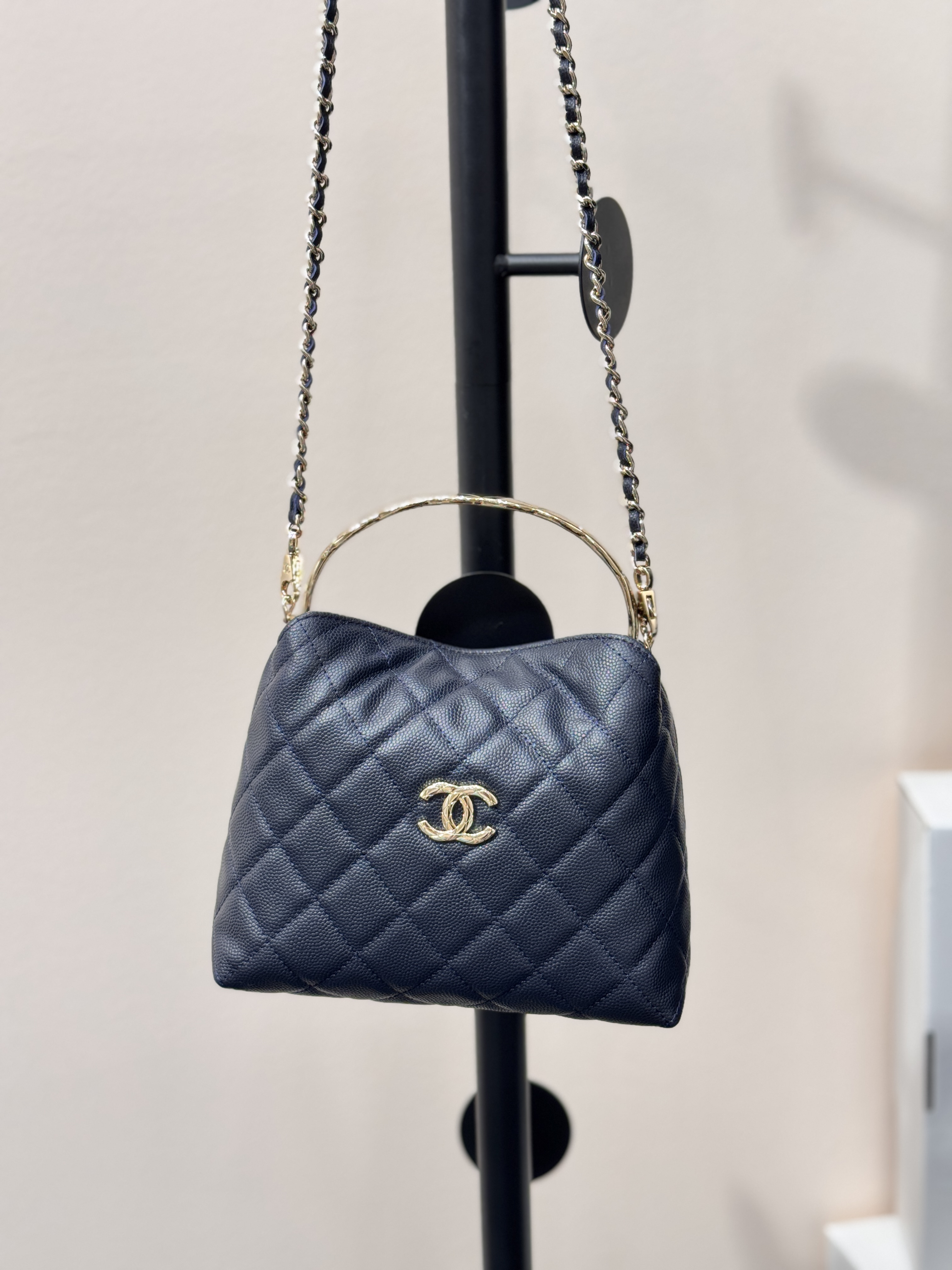 Metal Handle Bucket Bag（Royal Blue） - Mocuir