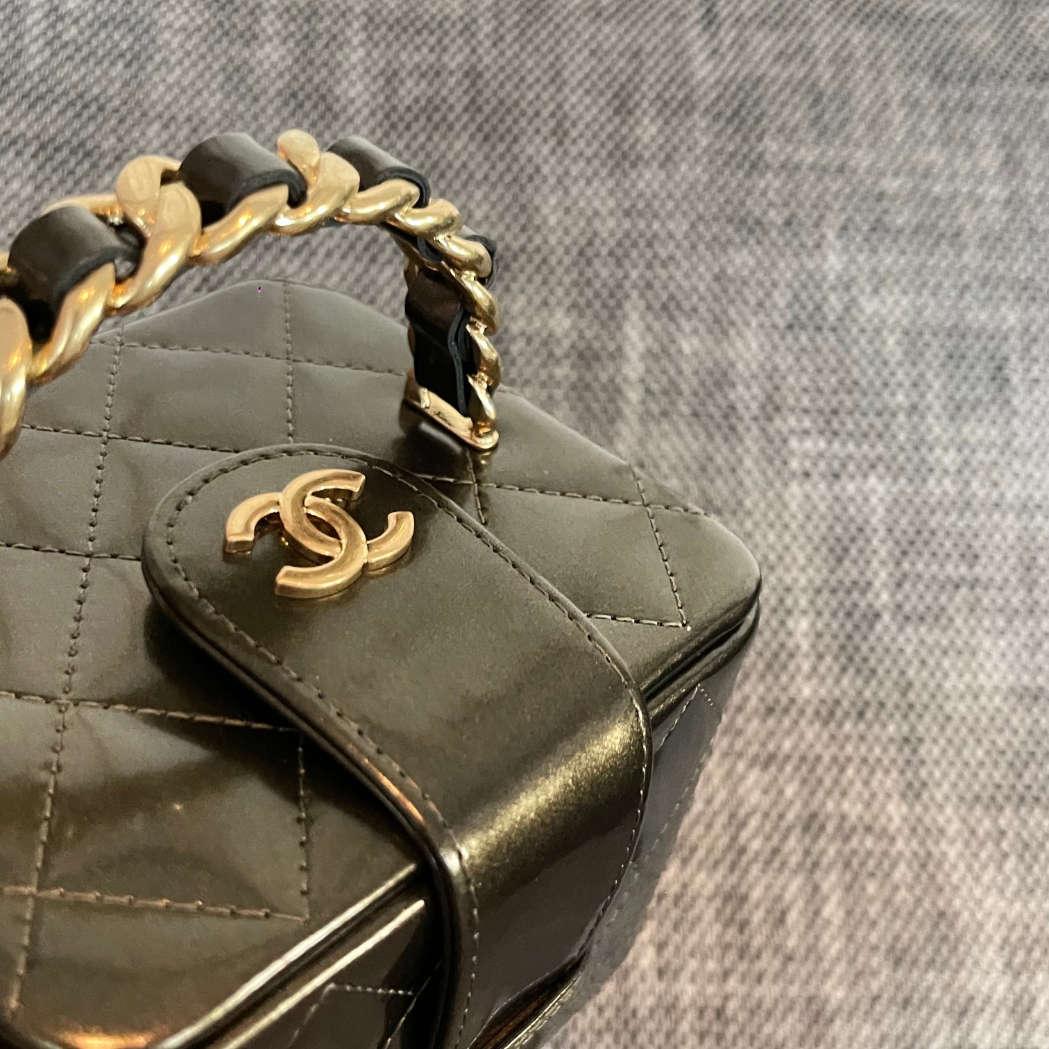 25C Small Vanity Case in Dark Olive Green Patent Leather - Mocuir