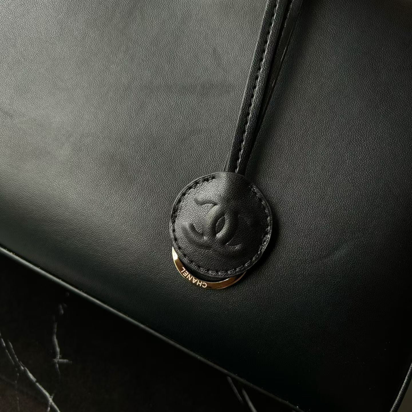 26S Black Smooth Calfskin Bowling Handbag with Gold-Tone Hardware - Mocuir