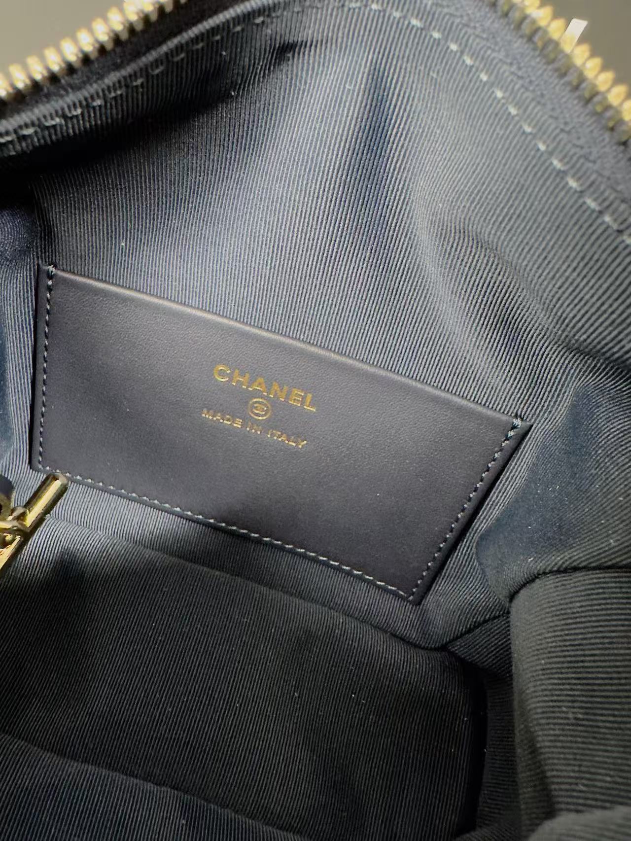 Quilted Denim Hobo Bag (AS4321) in Dark Blue Denim with Gold-Tone Hardware, 25S Spring-Summer Collection - Mocuir