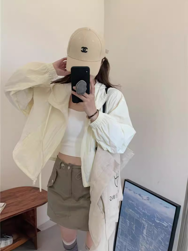 Women's short hooded sunscreen coat
