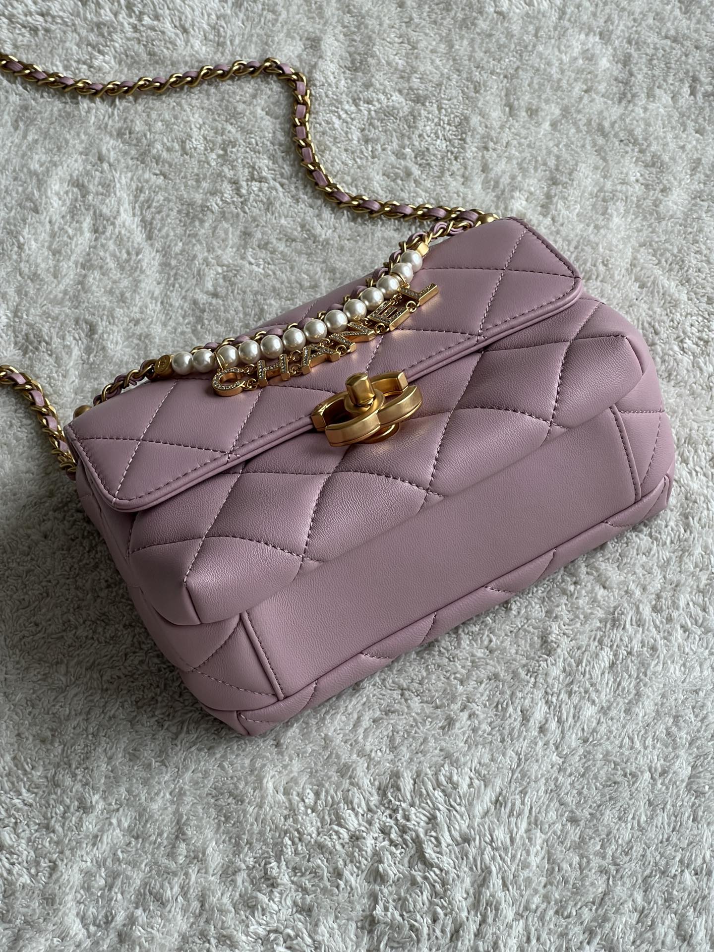24A Mini Classic Flap Bag in Ballet Pink Quilted Lambskin with Pearl & Crystal CHANEL Letter Chain and Light Gold-Tone Hardware (AS4986) - Mocuir
