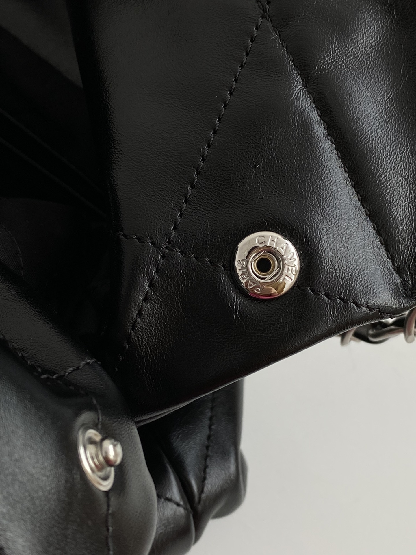 22 Bag Large Hobo in Black Shiny Calfskin with Silver-Tone Hardware - Mocuir