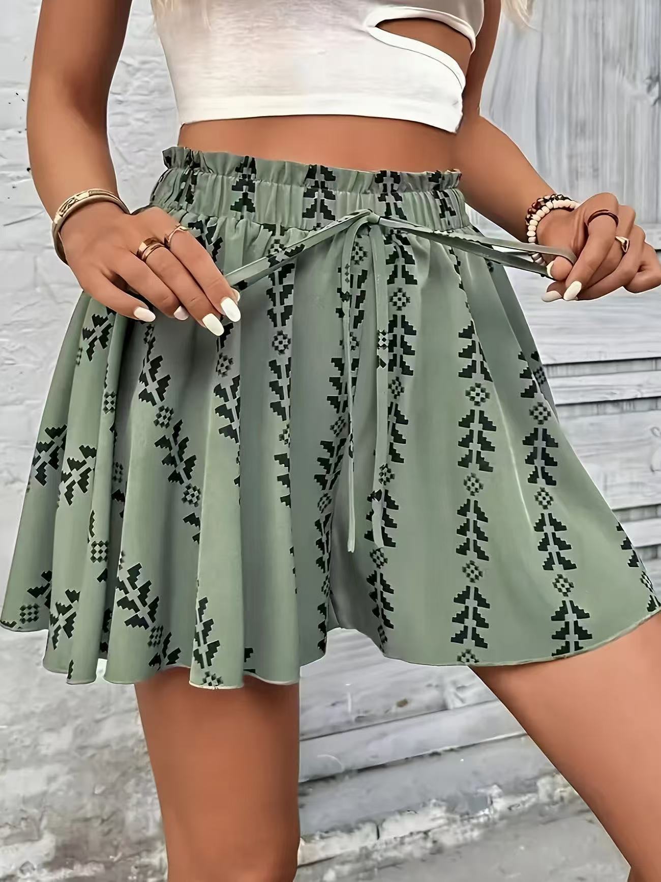 Hot printed wide-leg lace-up shorts in summer
