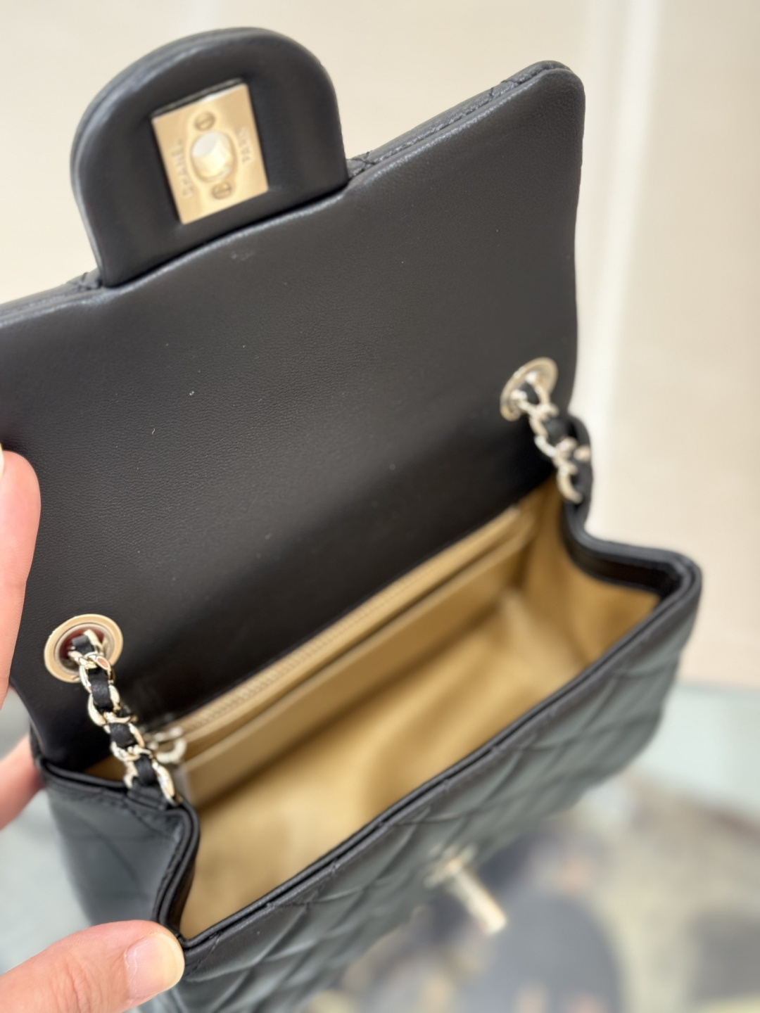 Mini Square Flap with Globe Charm - Mocuir