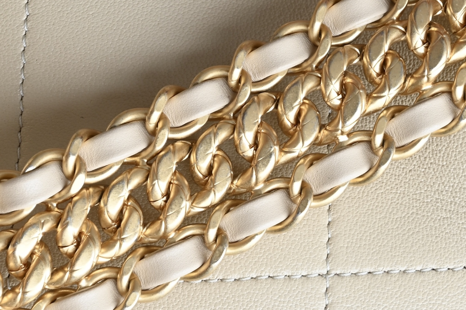 MAXI HOBO Bag in Beige Shiny Lambskin with Gold-Tone Hardware (Model AS5838) - Mocuir