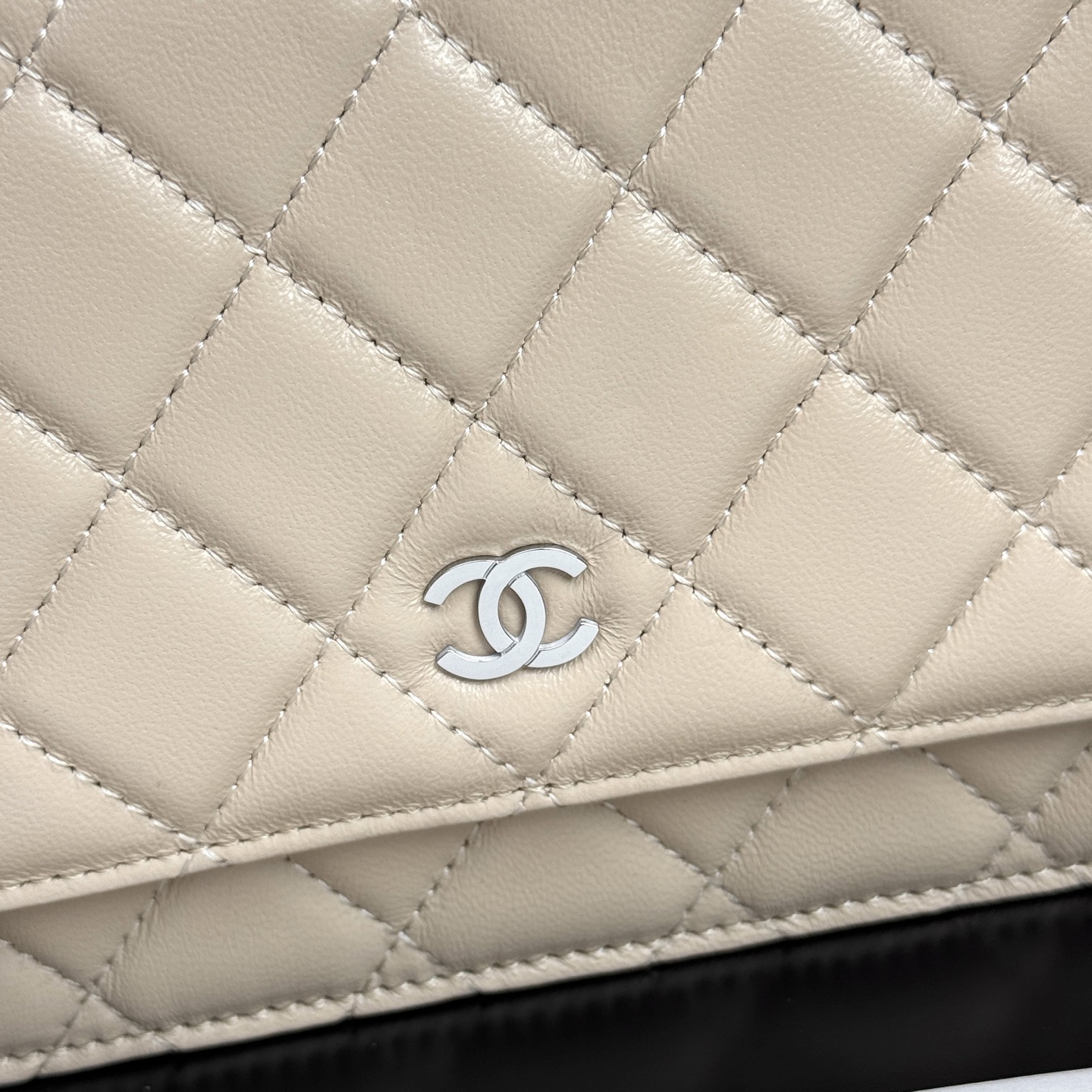 Classic Wallet on Chain（Beige） - Mocuir