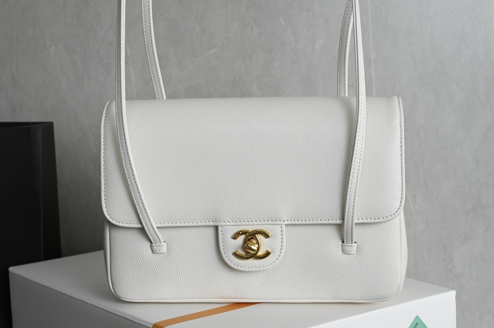 26P Preppy Coco Large Flap Bag in White Grained Shiny Calfskin with Gold-Tone Hardware - Mocuir