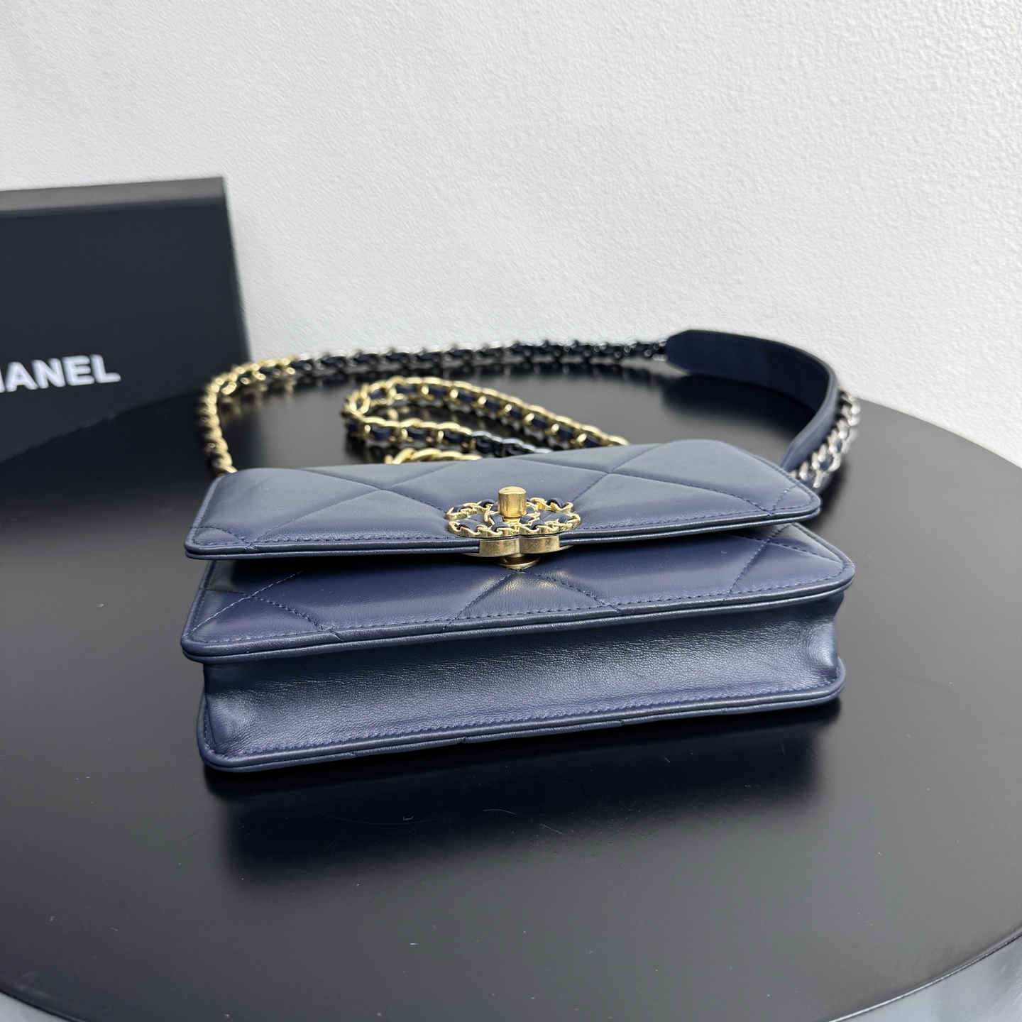 19 WOC Quilted Lambskin Shoulder Bag in Navy (Tri-Tone Hardware) - Mocuir