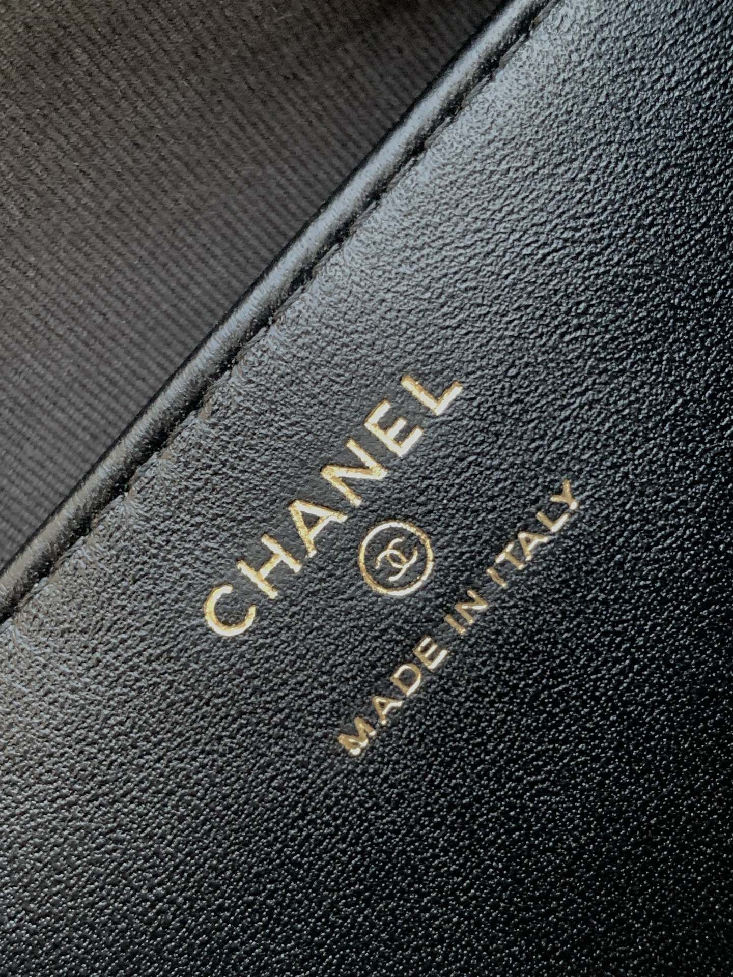 25C Cruise Camera Bag in Black Crinkled Lambskin - Mocuir