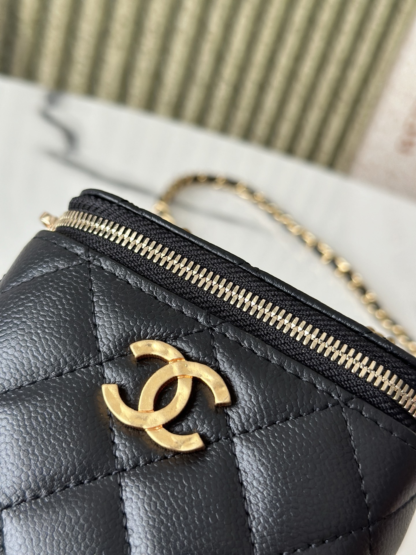 Mini Vanity Case with Pearl Chain (AP3940) in Black Caviar Leather with Gold-Tone Hardware - Mocuir