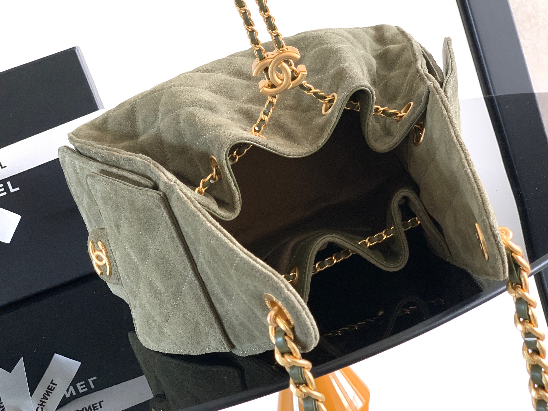 25 Bag Small Hobo in Olive Green Suede with Gold-Tone Hardware - Mocuir