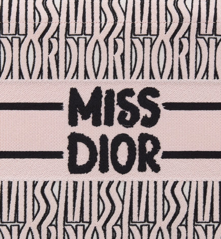 Medium Book Tote 36 CM