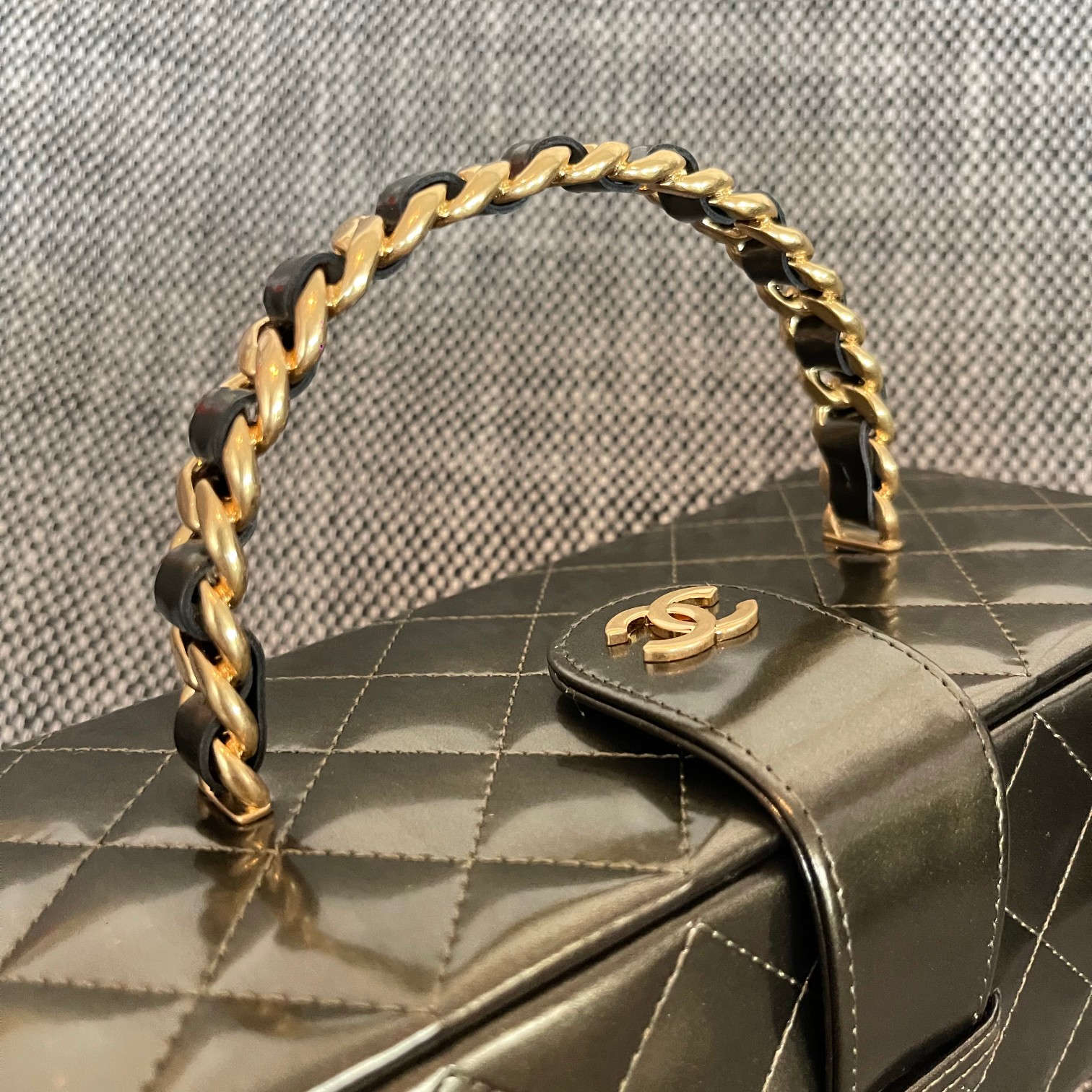 25C Long Quilted Patent Leather Vanity Case in Dark Olive Green - Mocuir