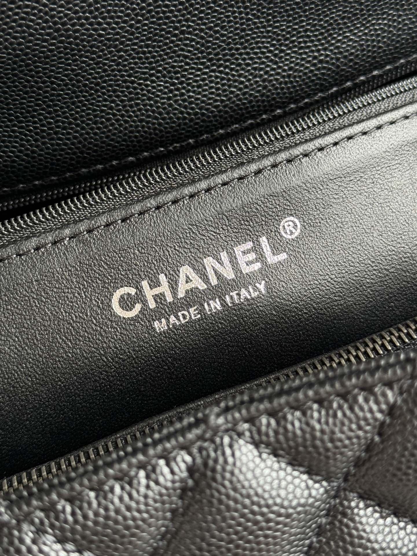 Large Coco Handle Flap Bag in Black Quilted Caviar Leather with Burgundy Lizard Handle and Ruthenium-Finish Hardware - Mocuir