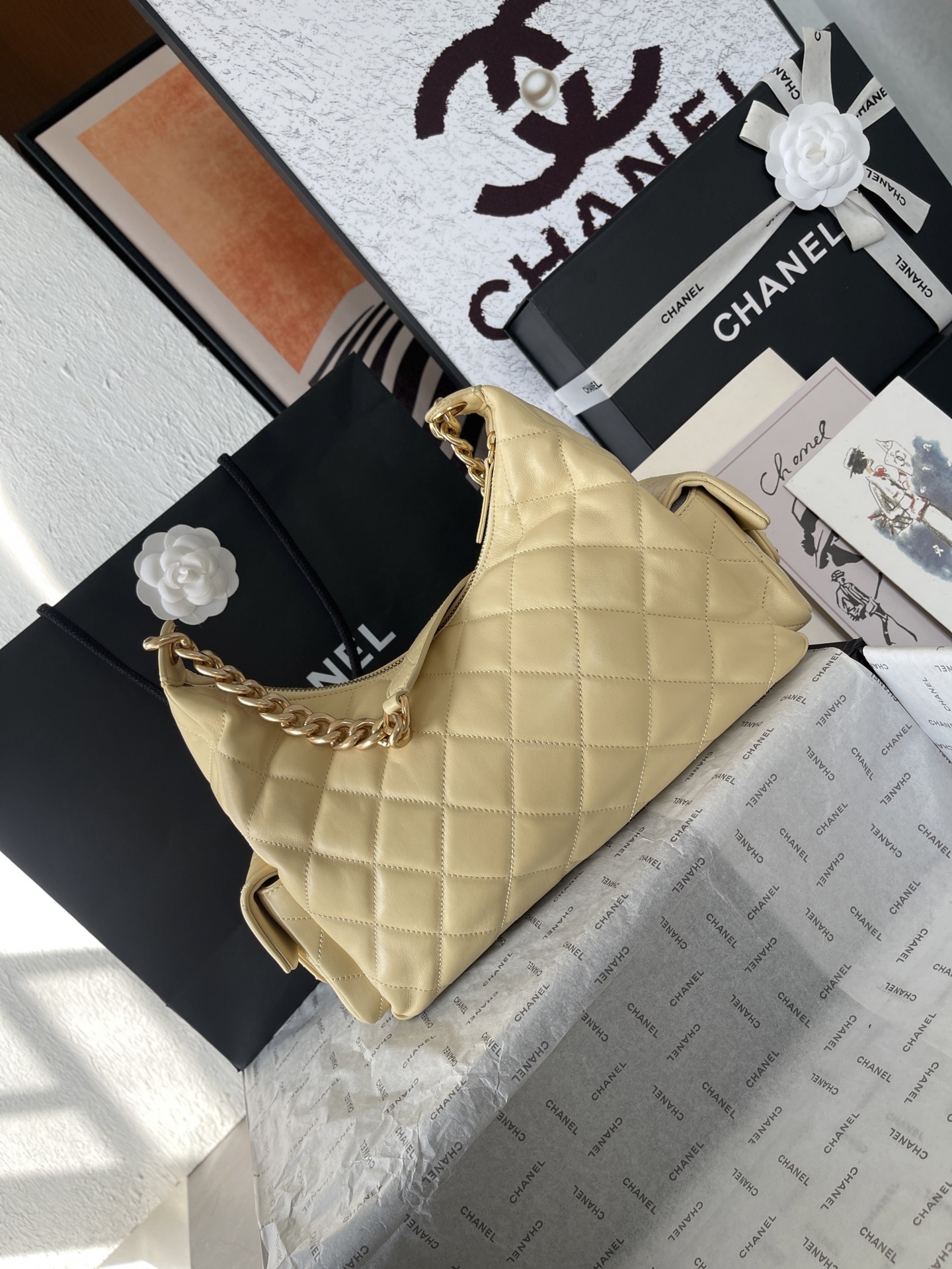 25C Multi-Pocket Hobo Bag in Cream Yellow Quilted Lambskin with Gold-Tone Hardware - Mocuir