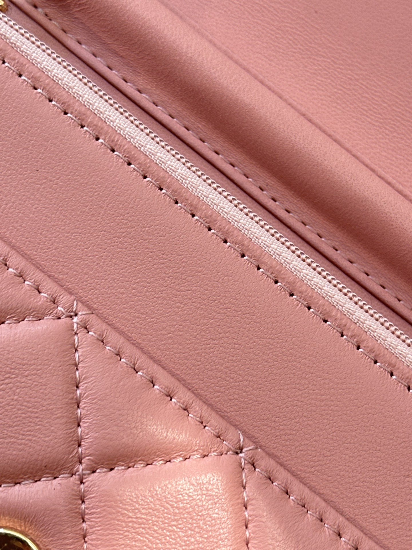 Classic Quilted Lambskin Wallet on Chain in Light Pink (Gold Hardware) - Mocuir