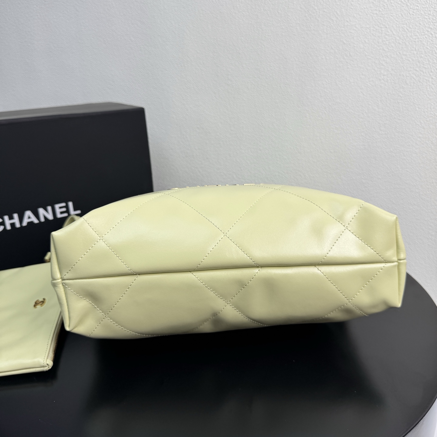 22 Bag Quilted Shiny Calfskin in Light Yellow (Gold Hardware) - Mocuir