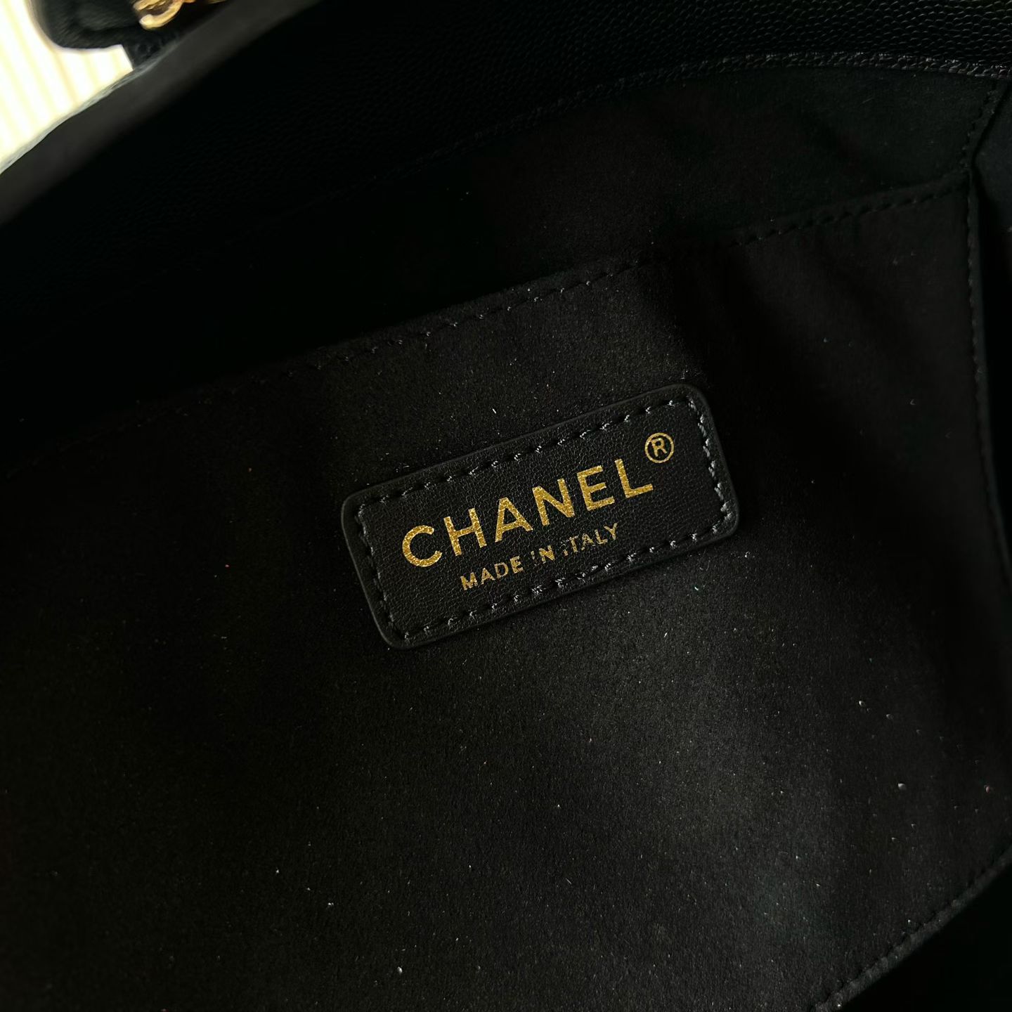 25K Black Quilted Caviar Leather Tote Handbag with Gold-Tone Hardware - Mocuir