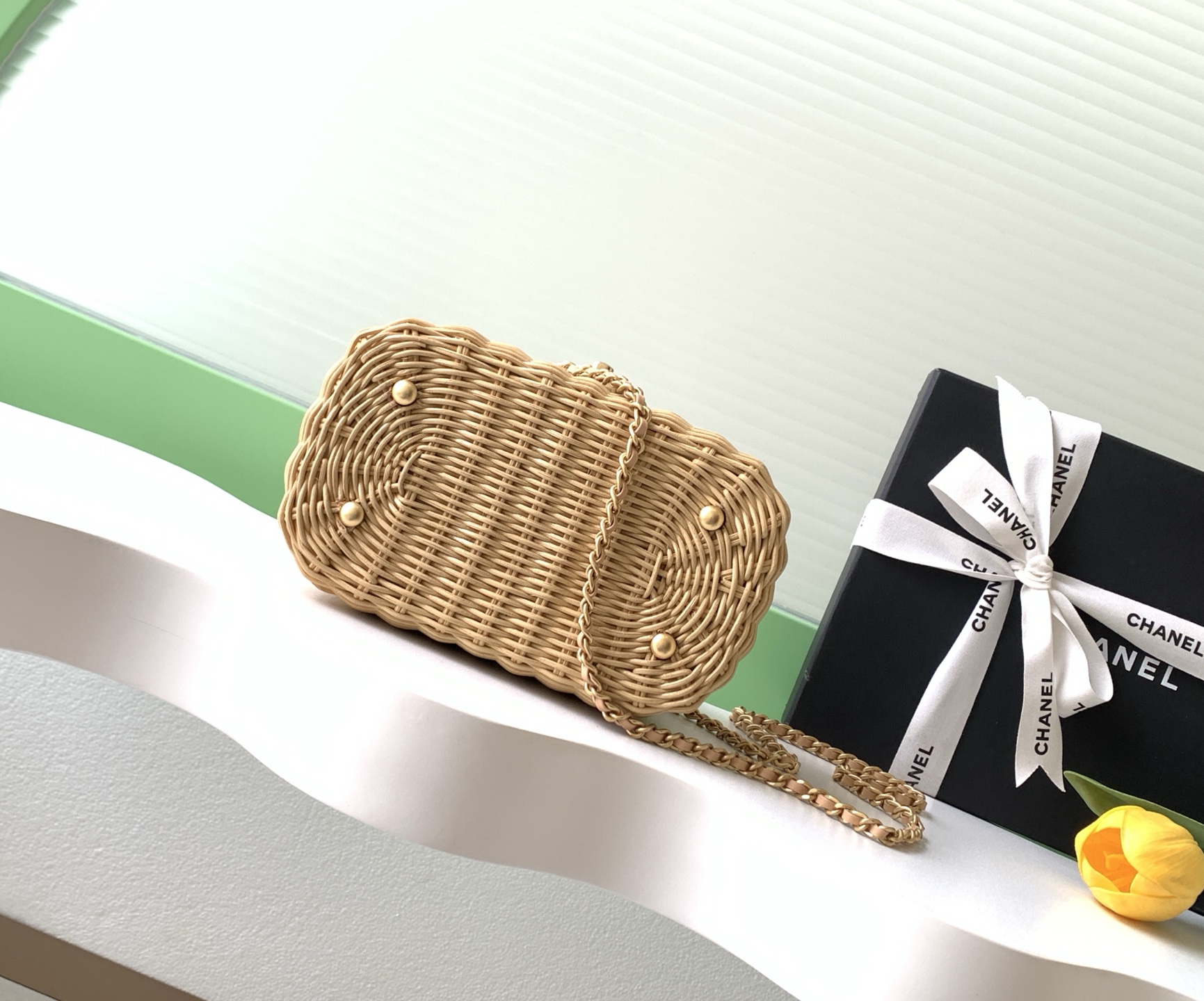 Wicker Vanity Case with Chain (AS4680) in Natural Wicker & Calfskin with Gold-Tone Hardware, 26C Cruise Collection - Mocuir