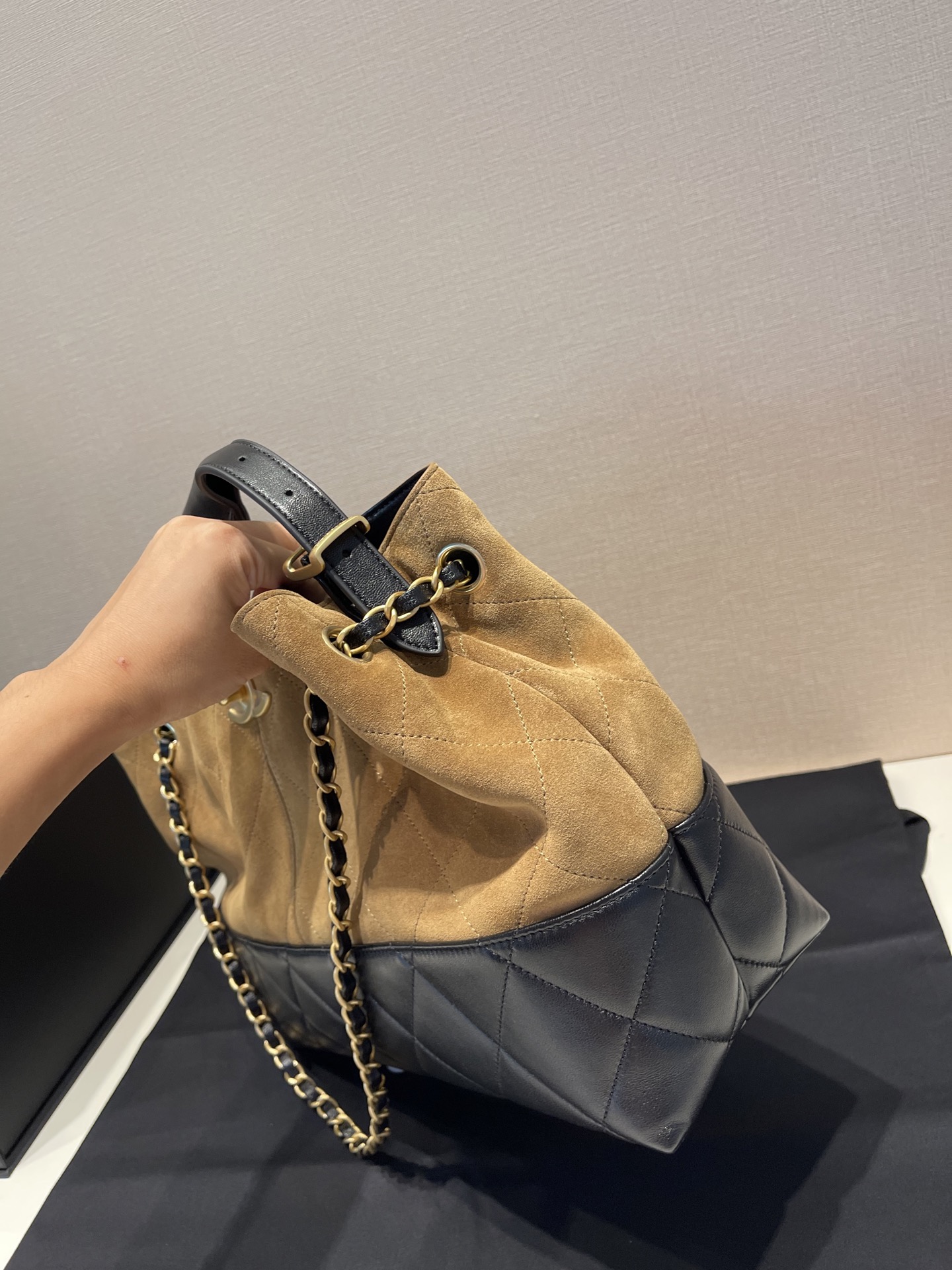 Small Tote (AS5634B) in Beige & Black Suede Calfskin with Shiny Lambskin & Gold-Tone Hardware, 2024/25 Métiers d’art Collection - Mocuir