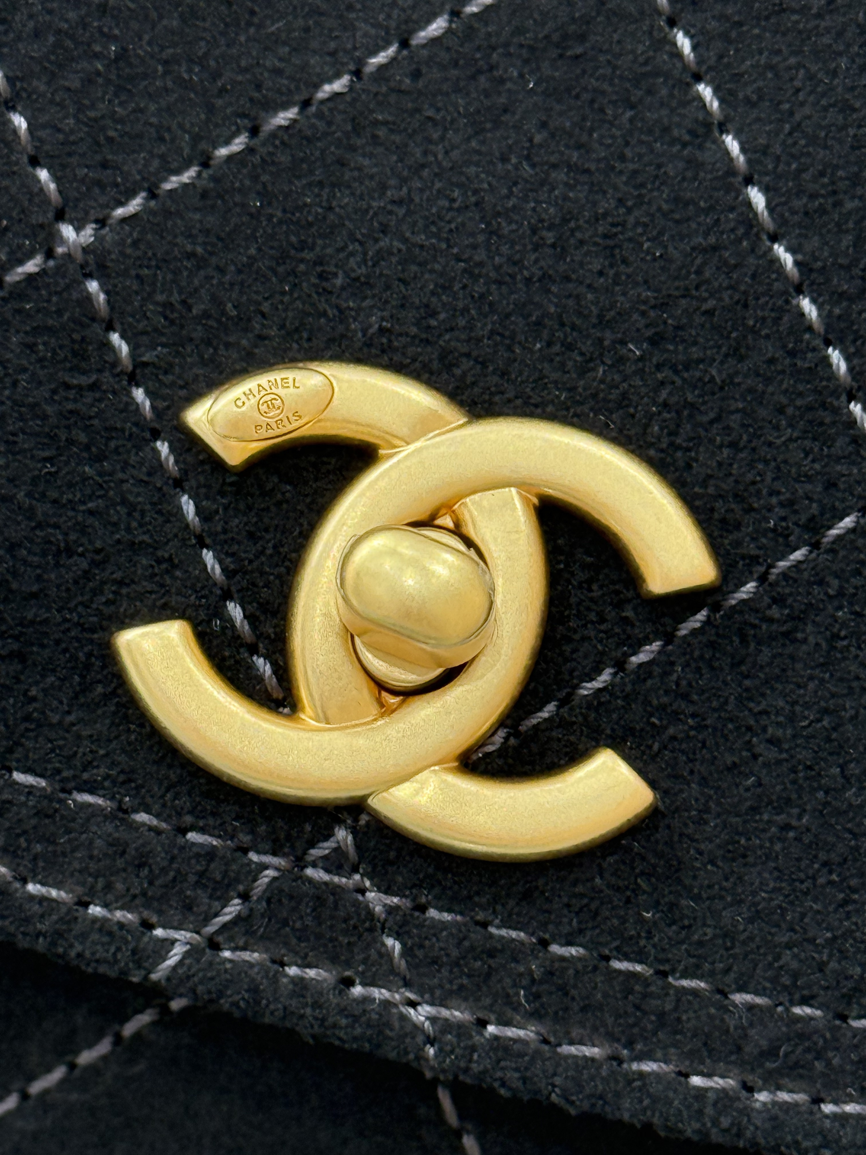 suede quilted Hobo bag from the 26C Cruise collection（Black Suede） - Mocuir